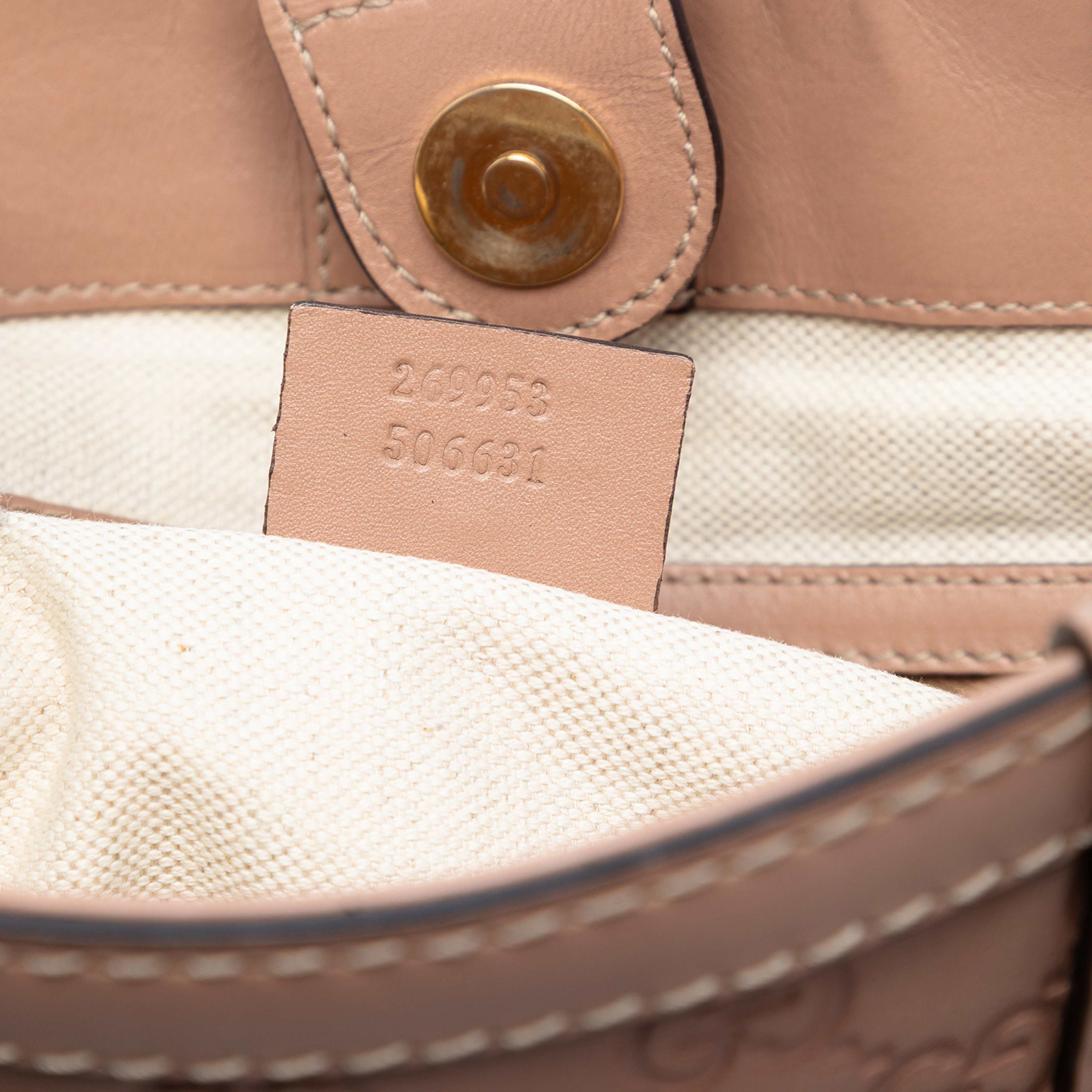 Gucci Guccissima Scarlett Tote, från Luxclusif, i färgen nude. Klicka för att öppna bilden i stort format