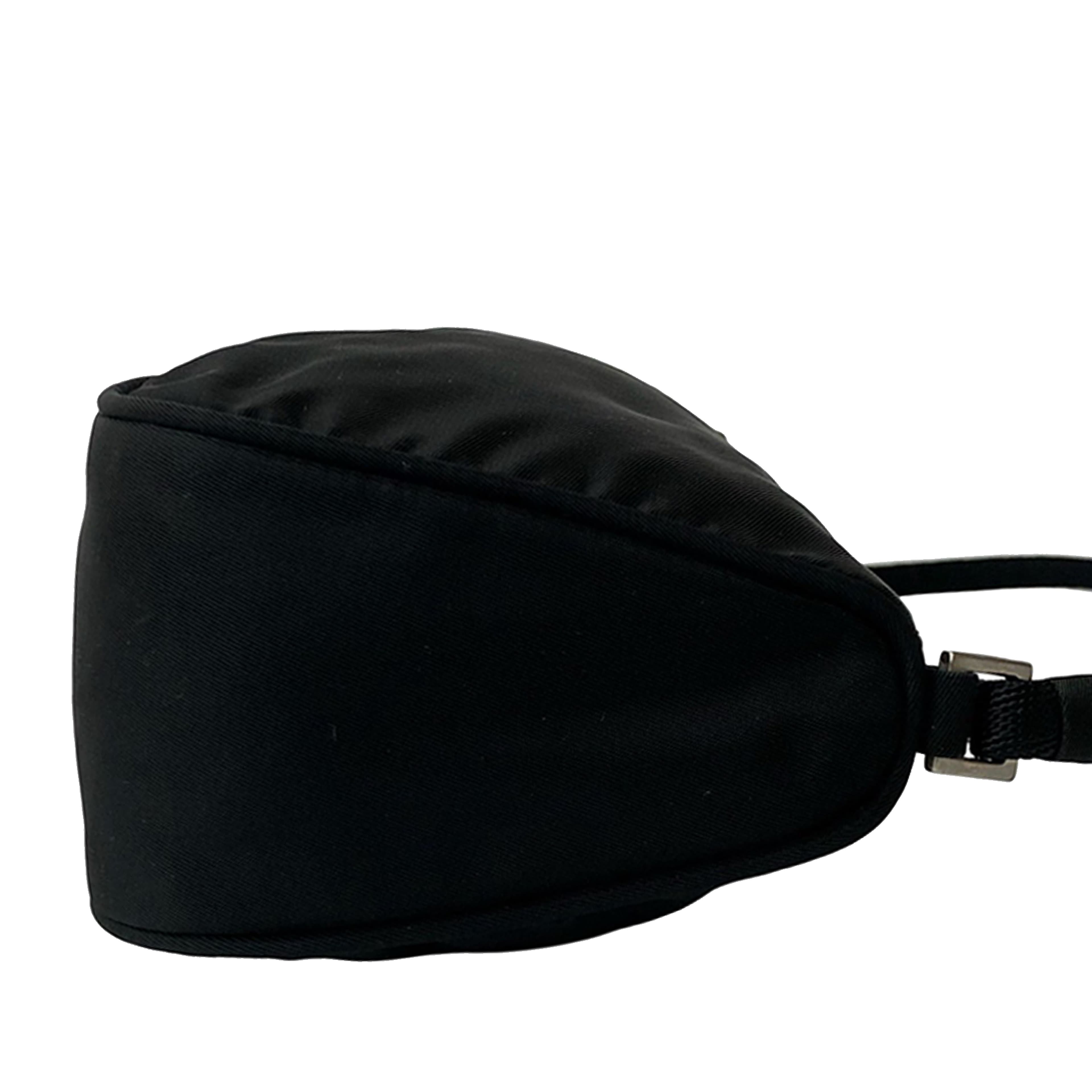 Prada Tessuto Shoulder Bag, från Luxclusif, i färgen black. Klicka för att öppna bilden i stort format