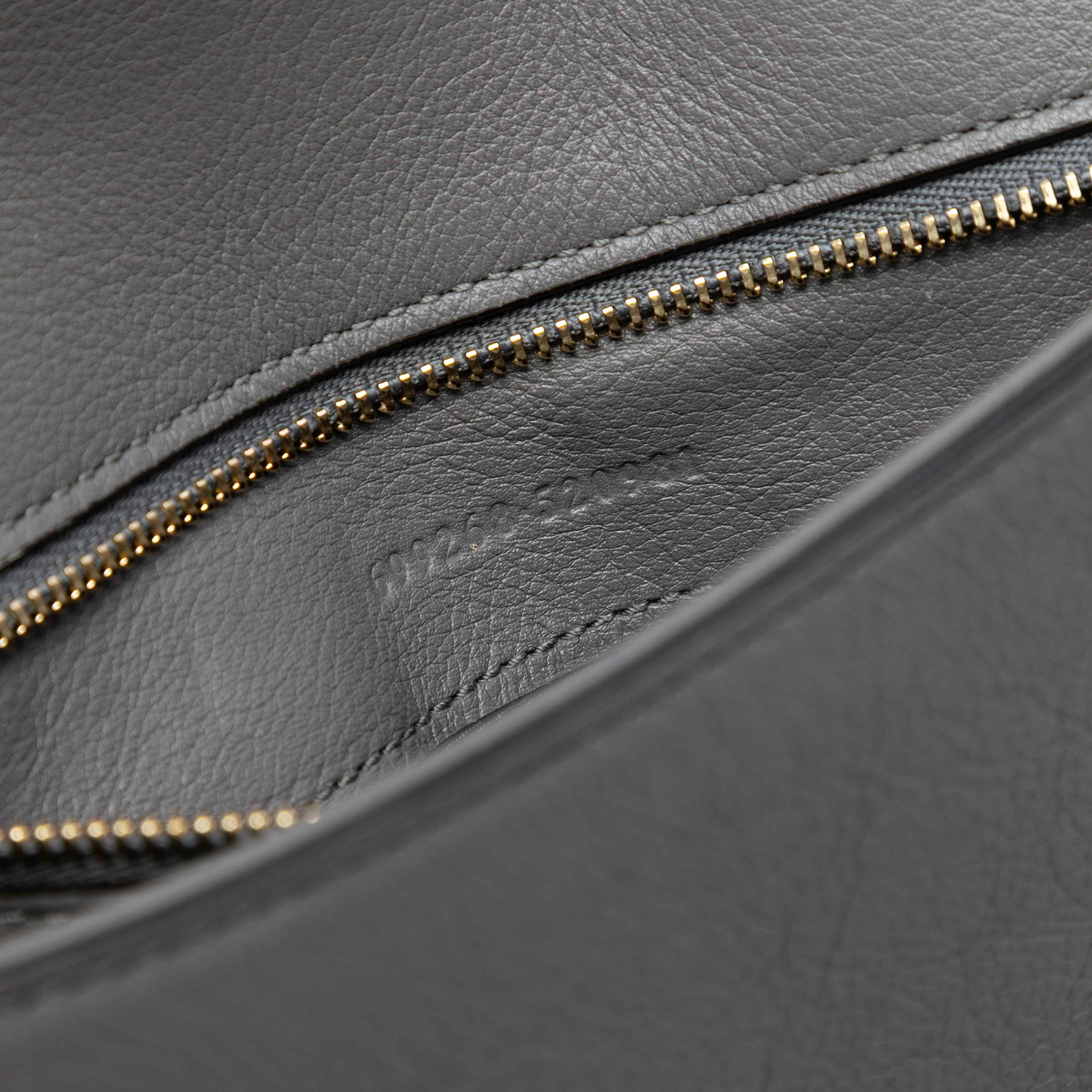 Gucci Small Calfskin Blondie Chain Satchel, från Luxclusif, i färgen grå. Klicka för att öppna bilden i stort format