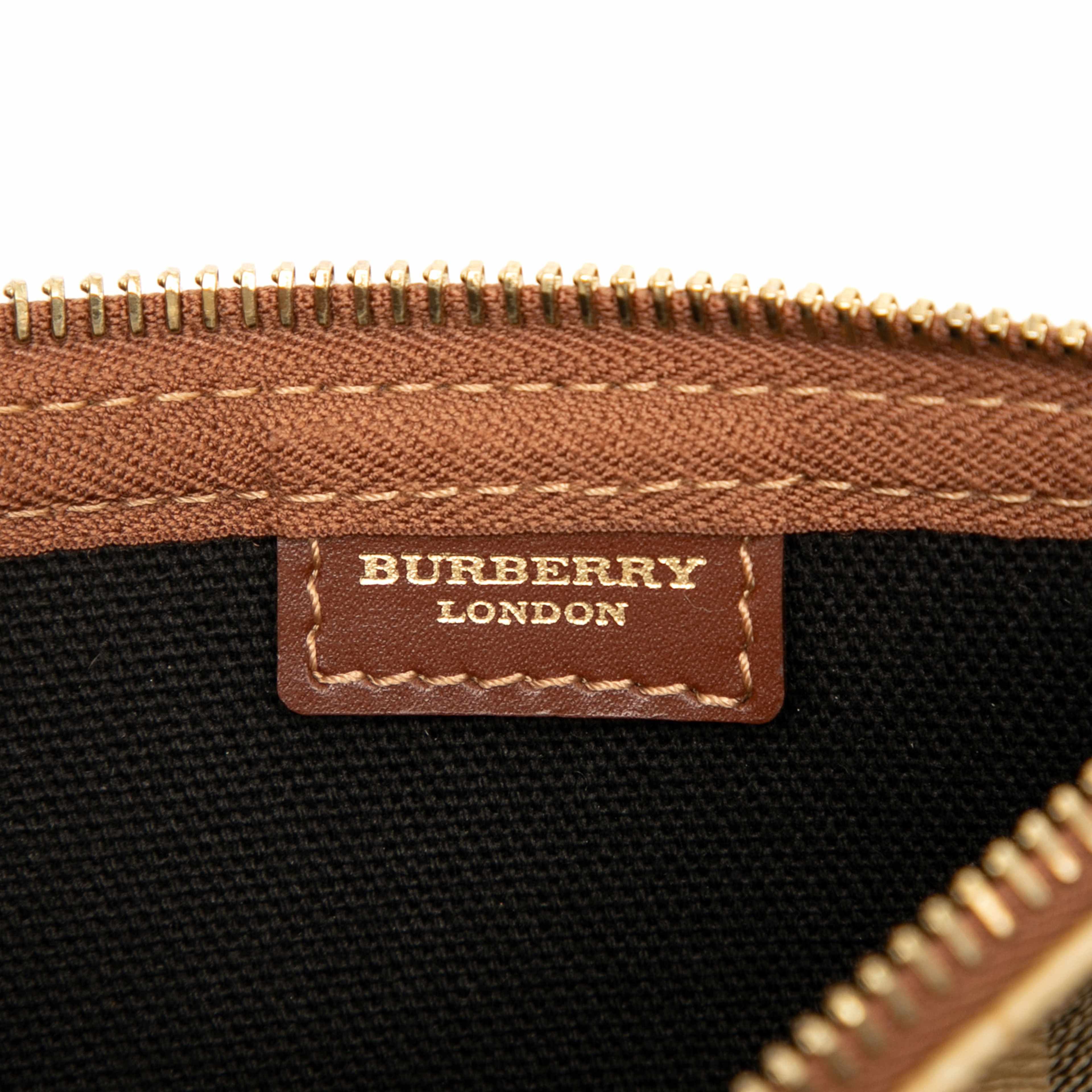 Burberry Haymarket Check Coated Canvas Crossbody, från Luxclusif, i färgen beige. Klicka för att öppna bilden i stort format