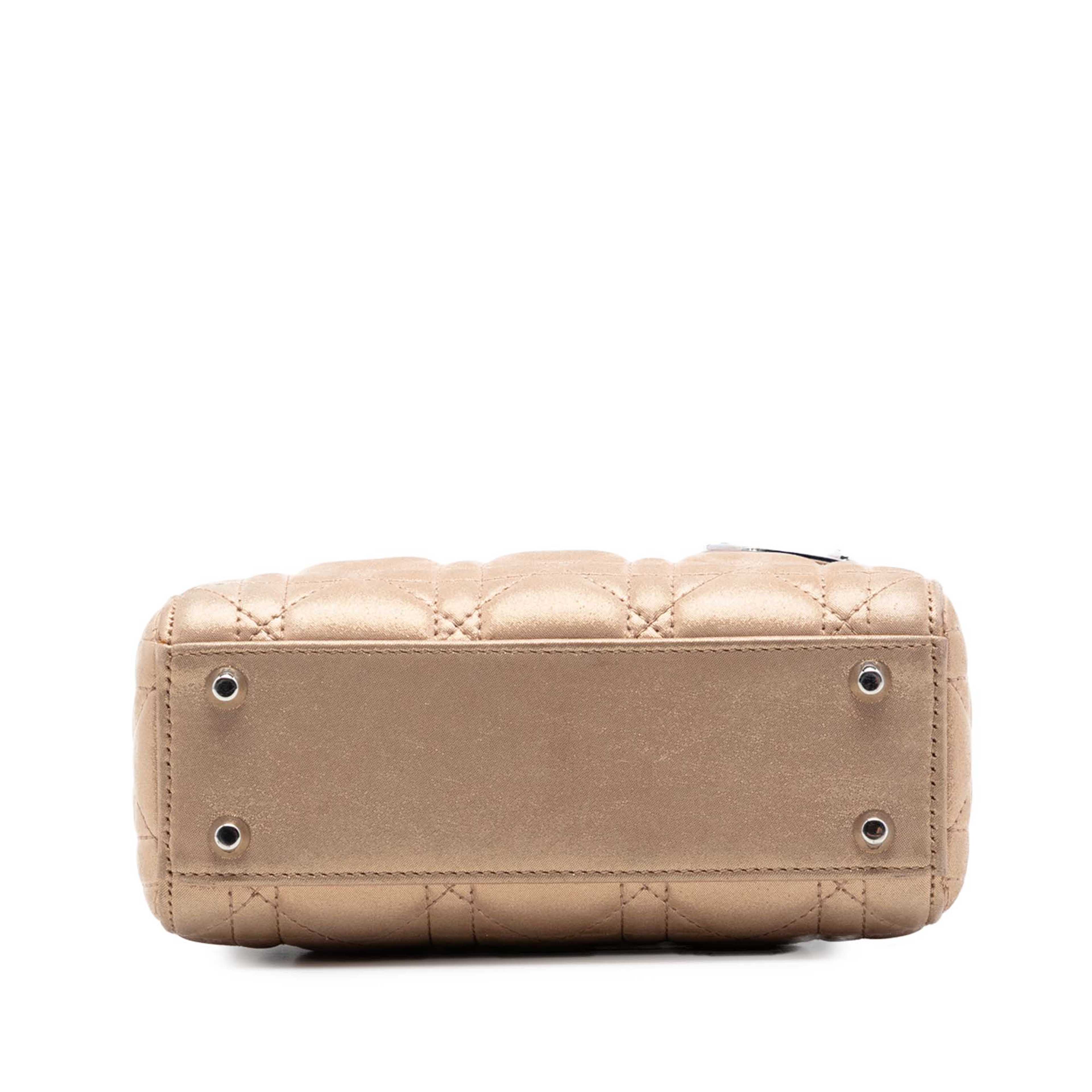 Dior Mini Iridescent Lambskin Cannage Lady Dior, från Luxclusif, i färgen guld. Klicka för att öppna bilden i stort format
