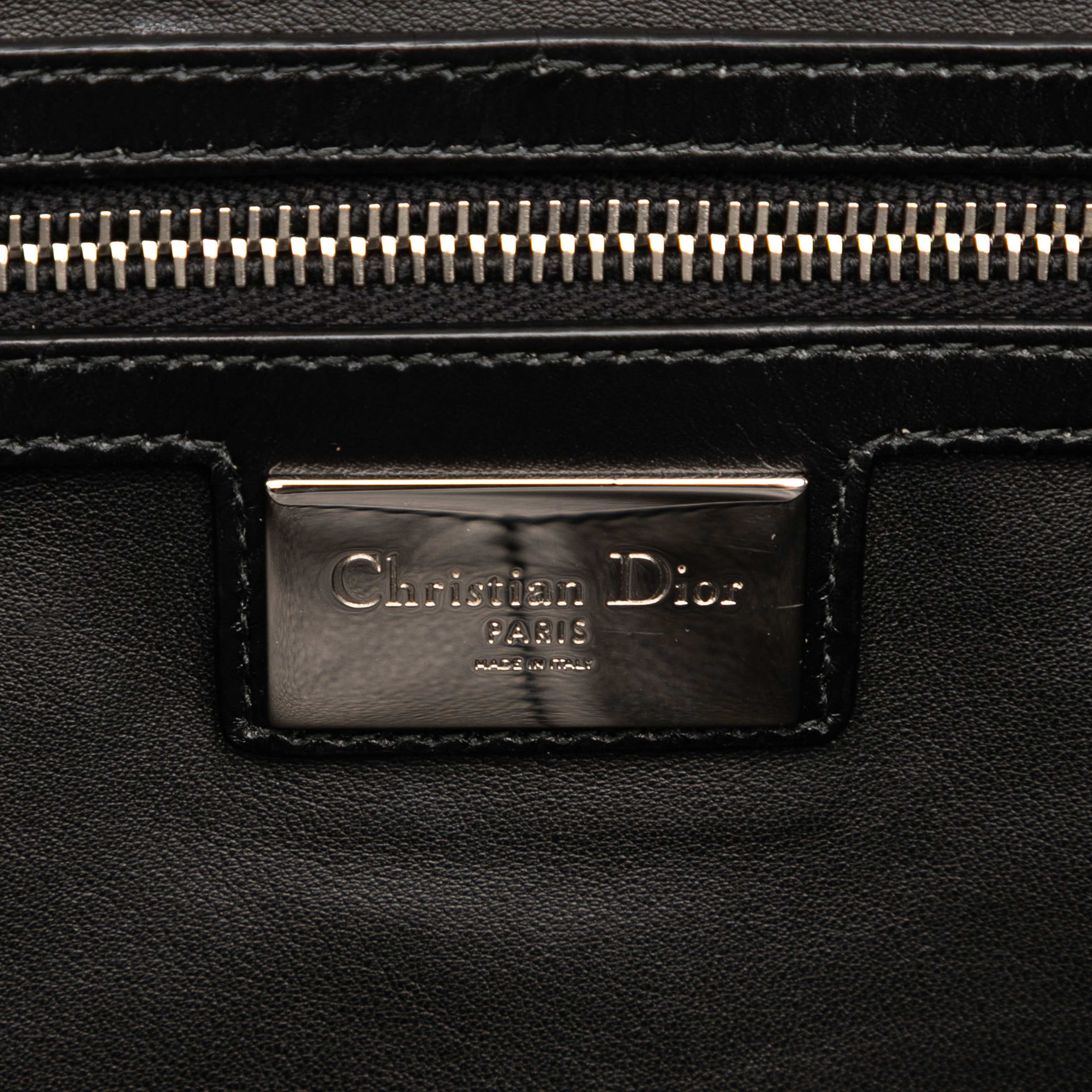 Dior Anselm Reyle Medium Canvas Camouflage Tote, från Luxclusif, i färgen gray. Klicka för att öppna bilden i stort format