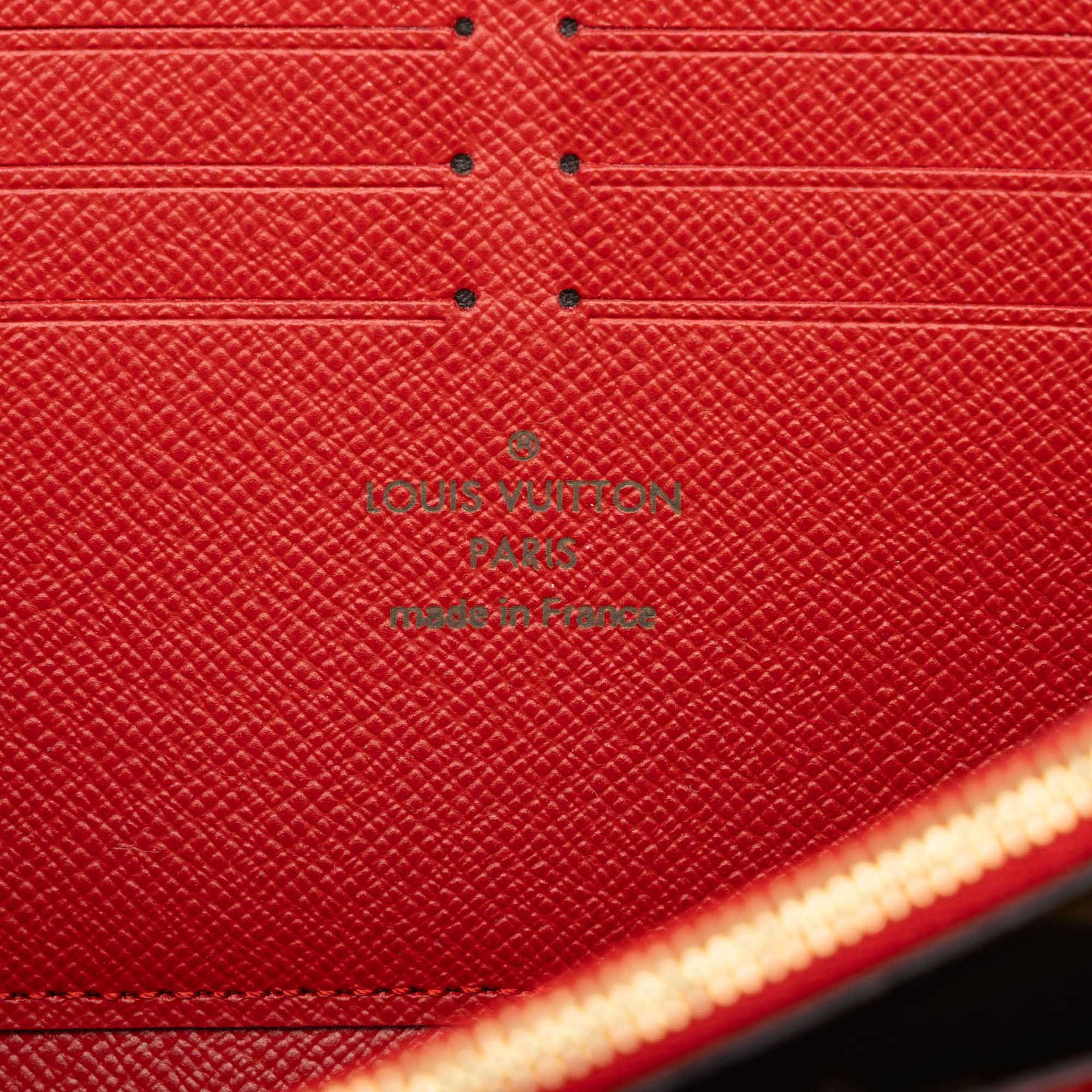 Louis Vuitton Monogram Retiro Zippy Wallet, från Luxclusif, i färgen röd. Klicka för att öppna bilden i stort format