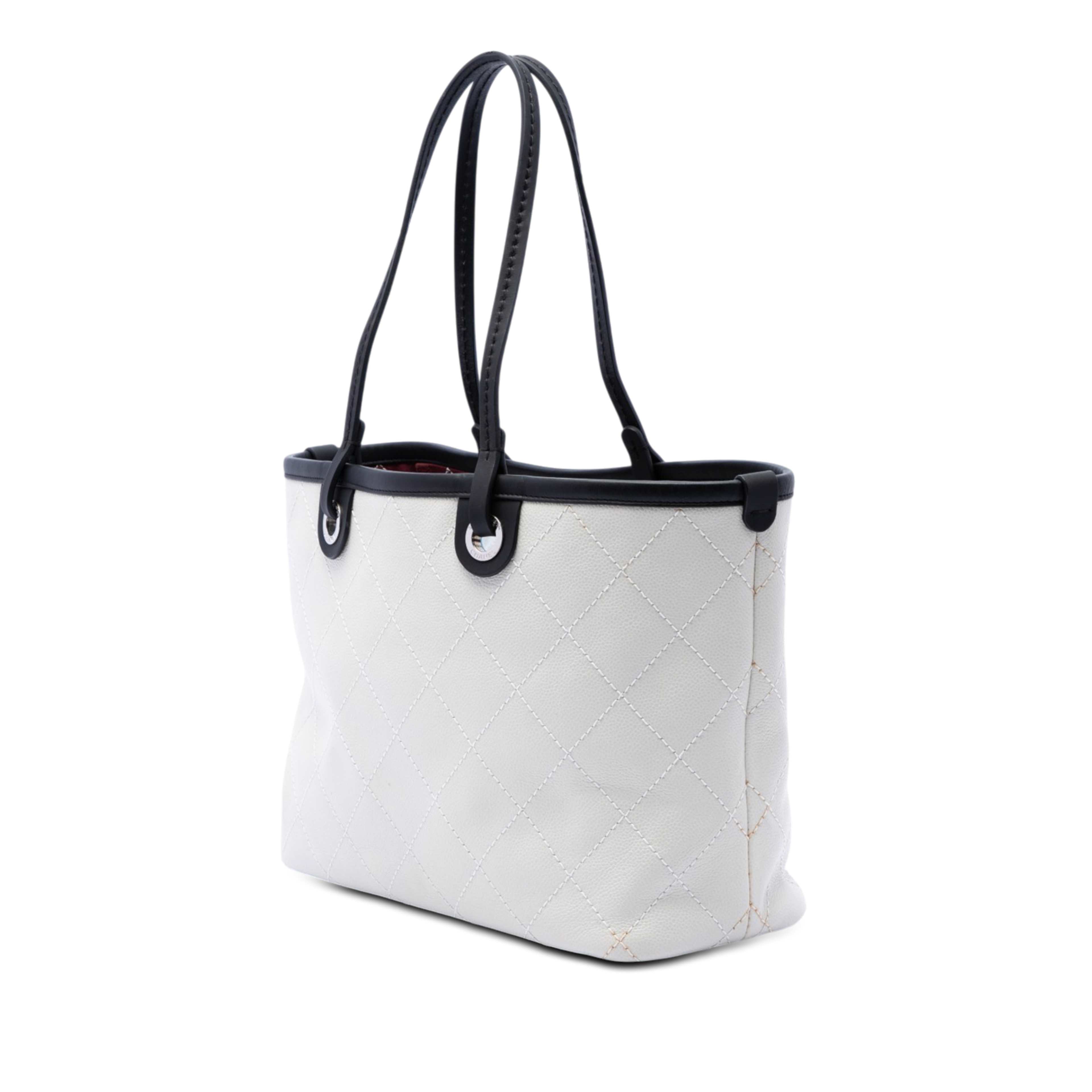 Chanel Quilted Caviar Shopping Fever Tote, från Luxclusif, i färgen svart. Klicka för att öppna bilden i stort format