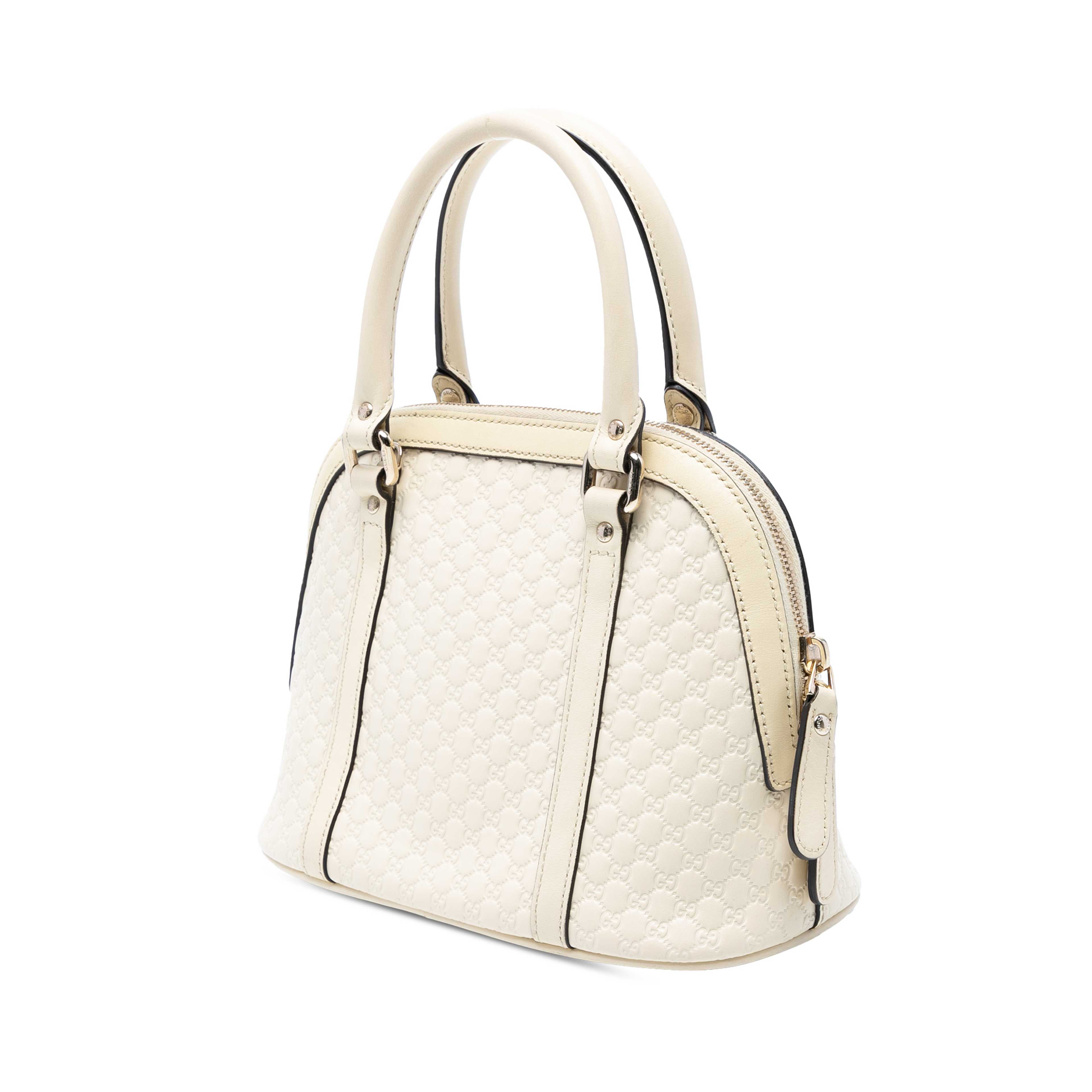 Gucci Mini Microguccissima Dome Satchel, från Luxclusif, i färgen ivory. Klicka för att öppna bilden i stort format