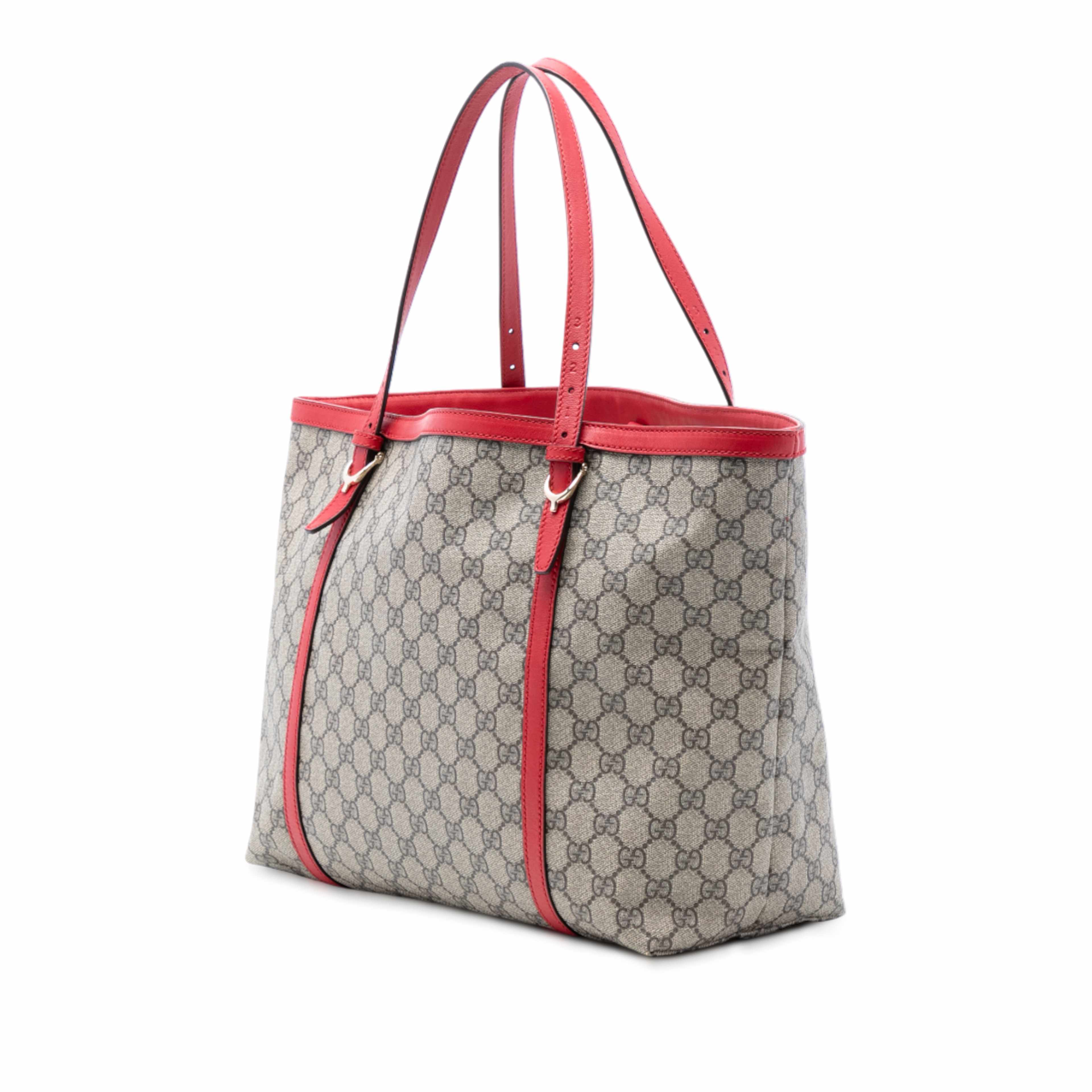 Gucci Gg Supreme Nice Tote, från Luxclusif, i färgen beige. Klicka för att öppna bilden i stort format