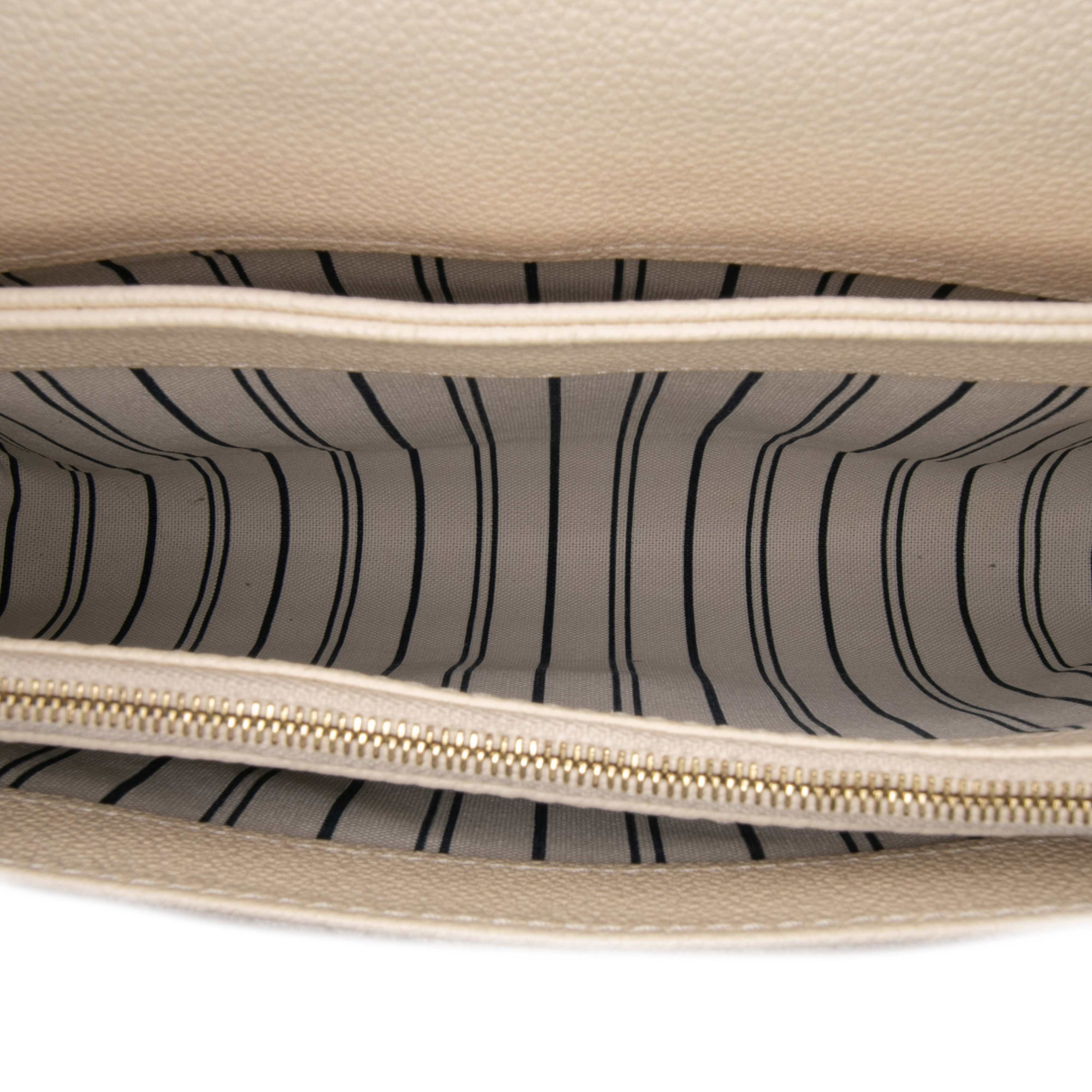 Louis Vuitton Monogram Empreinte Fascinante, från Luxclusif, i färgen white. Klicka för att öppna bilden i stort format