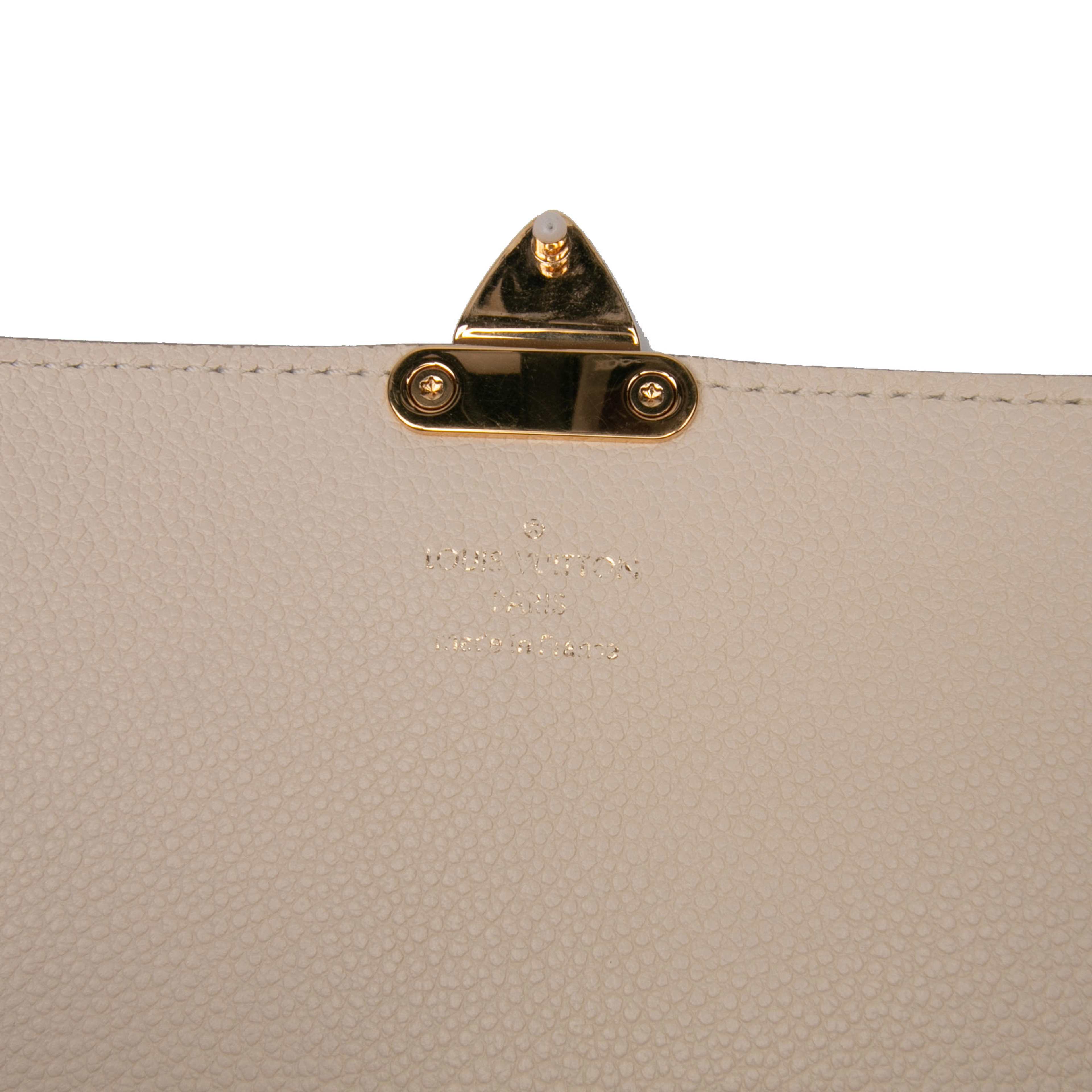 Louis Vuitton Monogram Empreinte Fascinante, från Luxclusif, i färgen white. Klicka för att öppna bilden i stort format