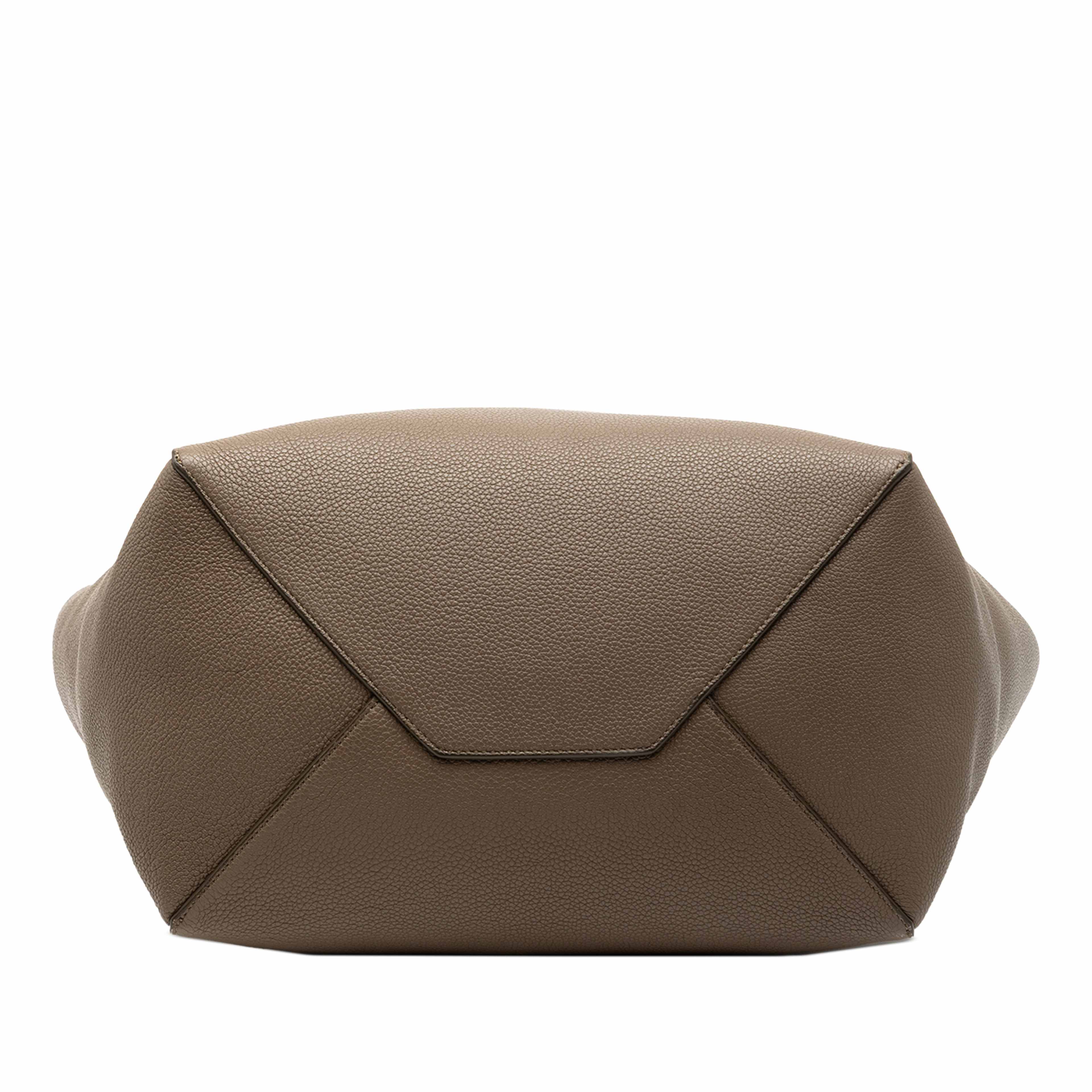 Celine Small Leather Phantom Cabas Tote, från Luxclusif, i färgen brown. Klicka för att öppna bilden i stort format