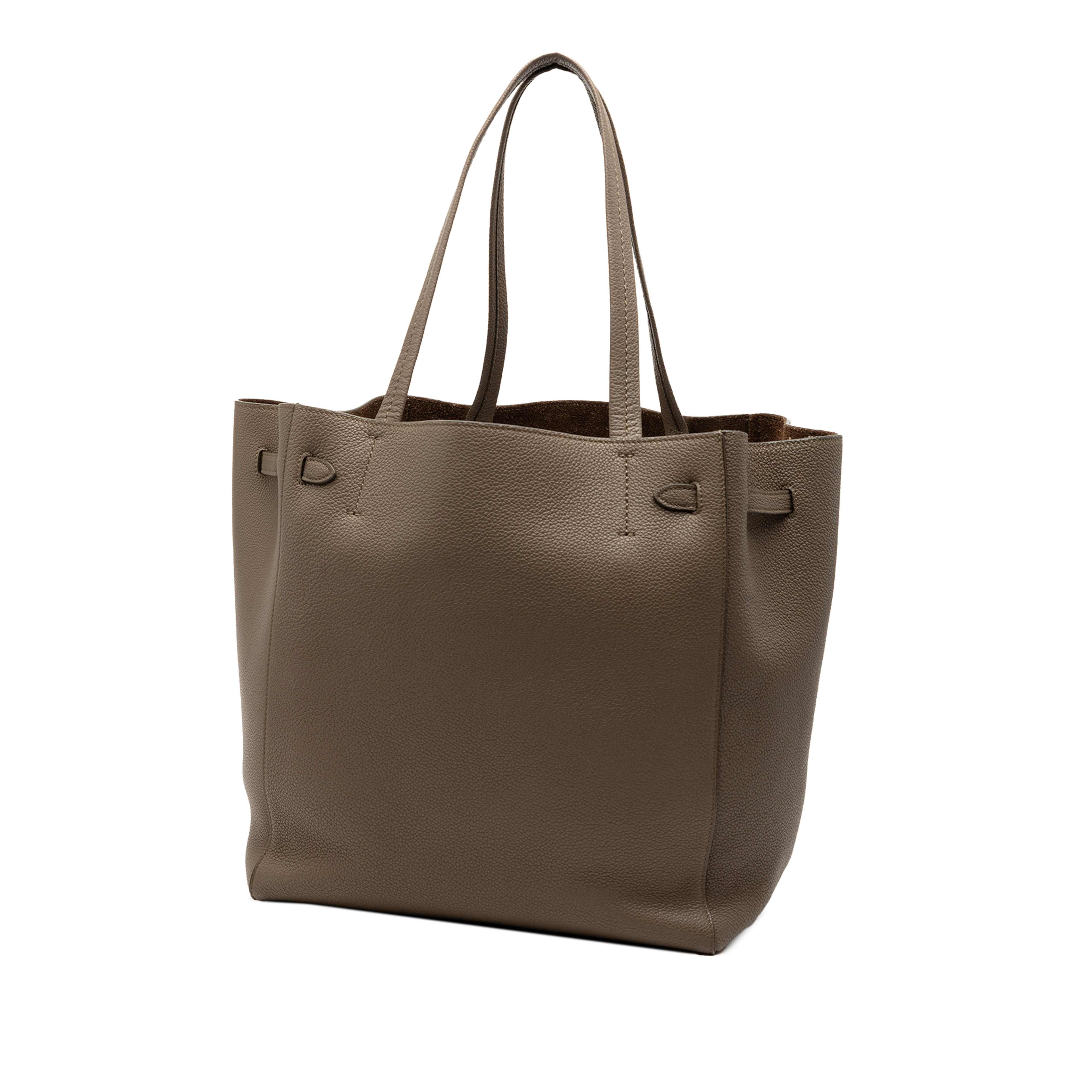 Celine Small Leather Phantom Cabas Tote, från Luxclusif, i färgen brown. Klicka för att öppna bilden i stort format