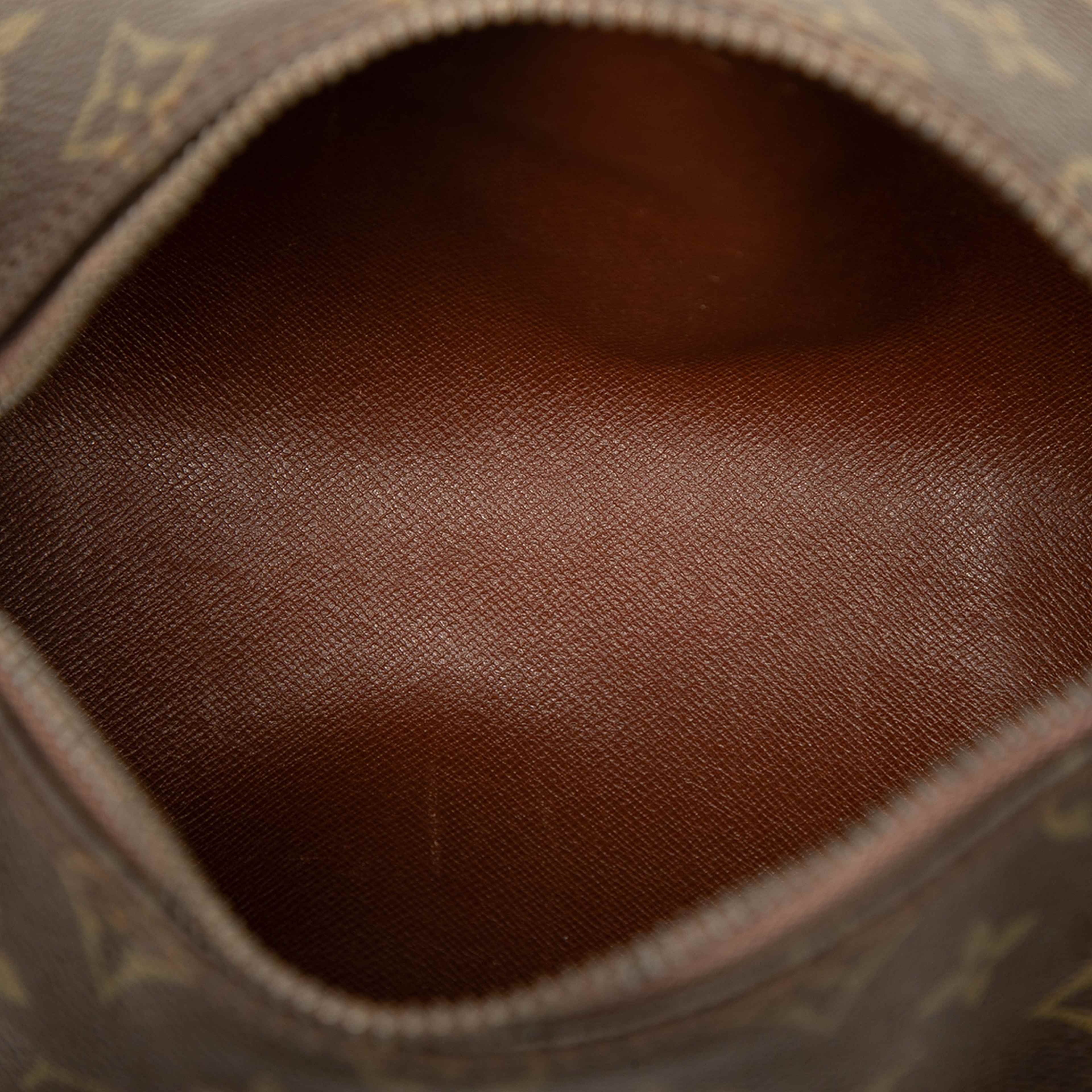 Louis Vuitton Monogram Papillon 26, från Luxclusif, i färgen brun. Klicka för att öppna bilden i stort format