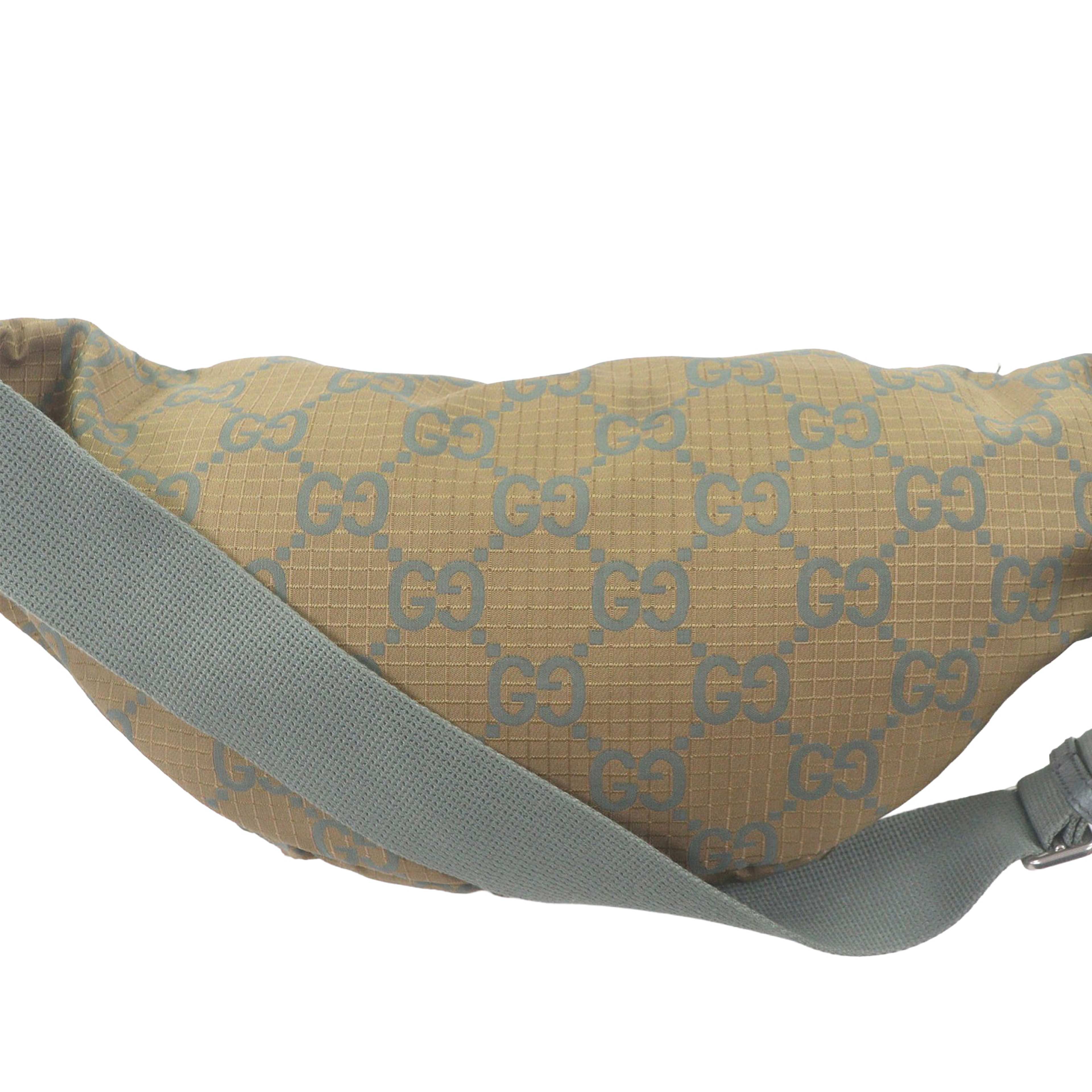 Gucci Gg Ripstop Nylon Belt Bag, från Luxclusif, i färgen brun. Klicka för att öppna bilden i stort format
