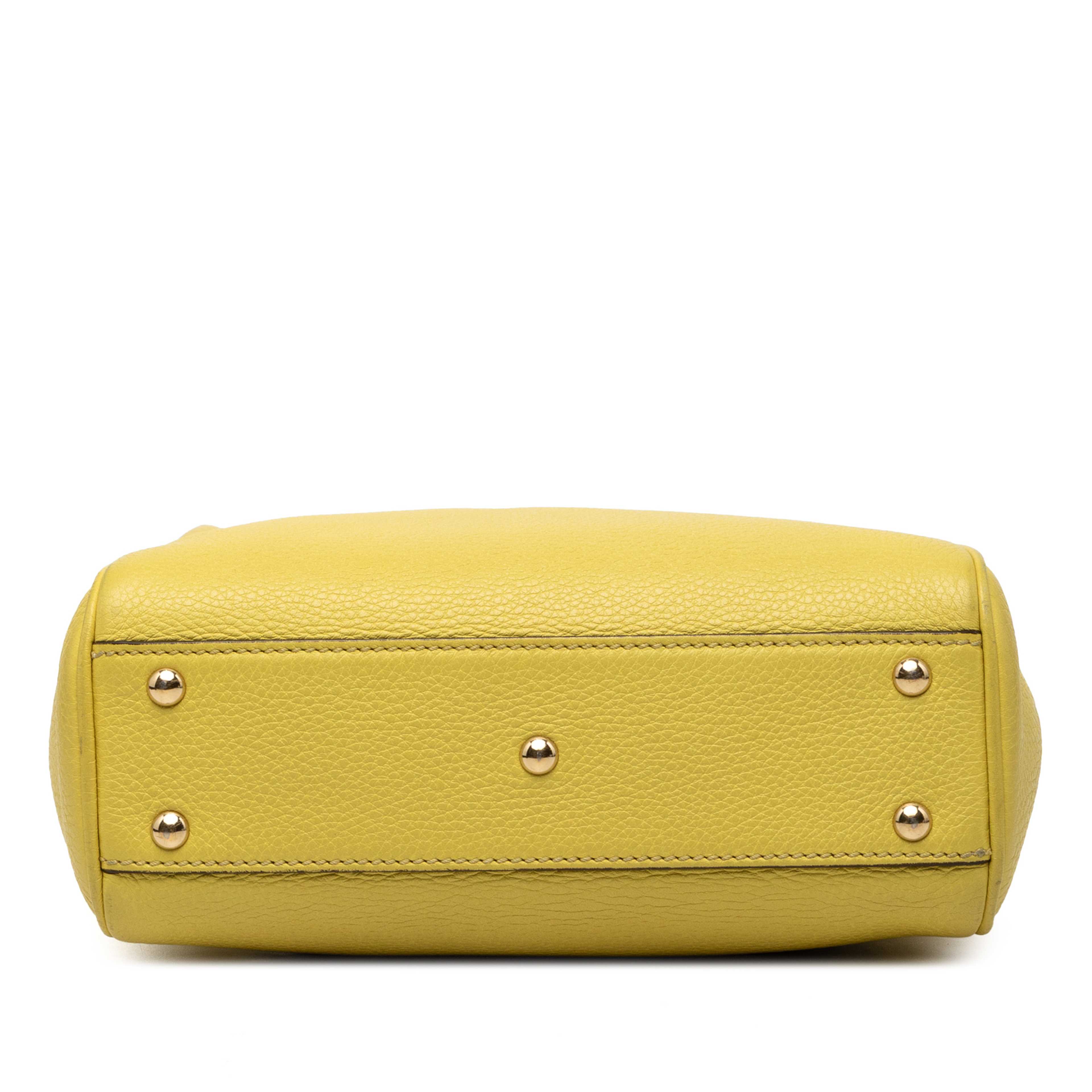 Gucci Mini Calfskin Bamboo Shopper Satchel, från Luxclusif, i färgen gul. Klicka för att öppna bilden i stort format