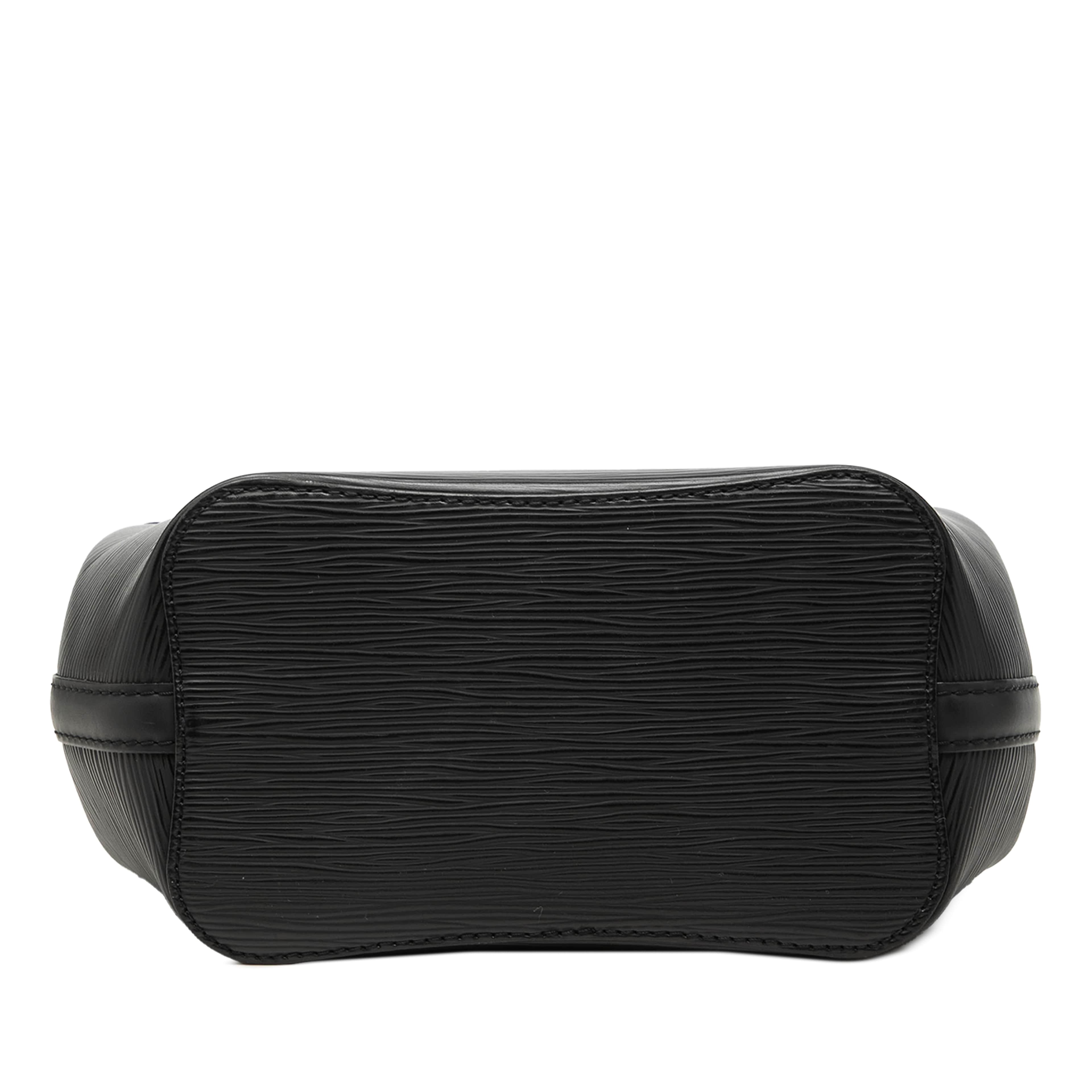 Louis Vuitton Epi Mandara Pm, från Luxclusif, i färgen svart. Klicka för att öppna bilden i stort format