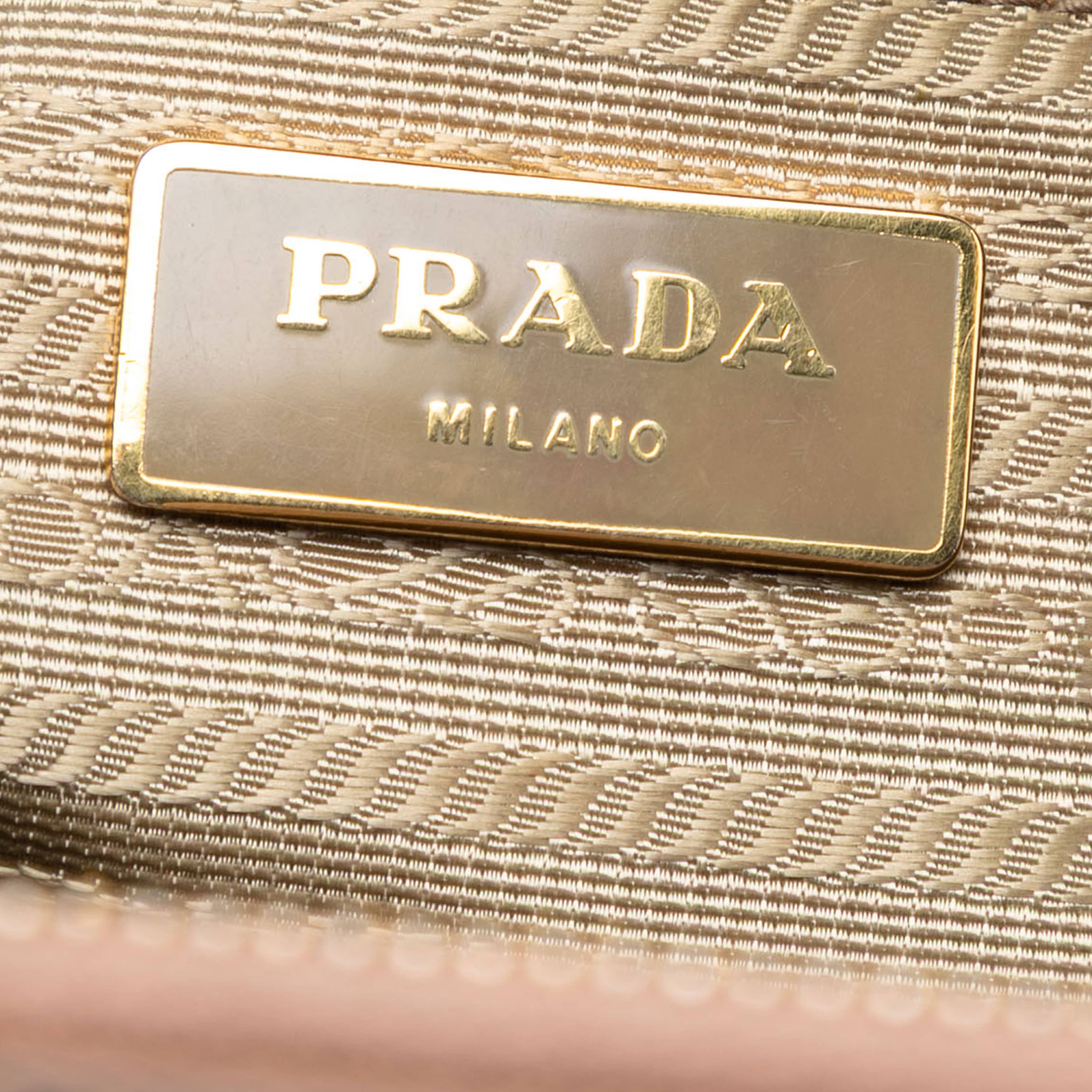 Prada Large Saffiano Lux Galleria Double Zip Tote, från Luxclusif, i färgen beige. Klicka för att öppna bilden i stort format