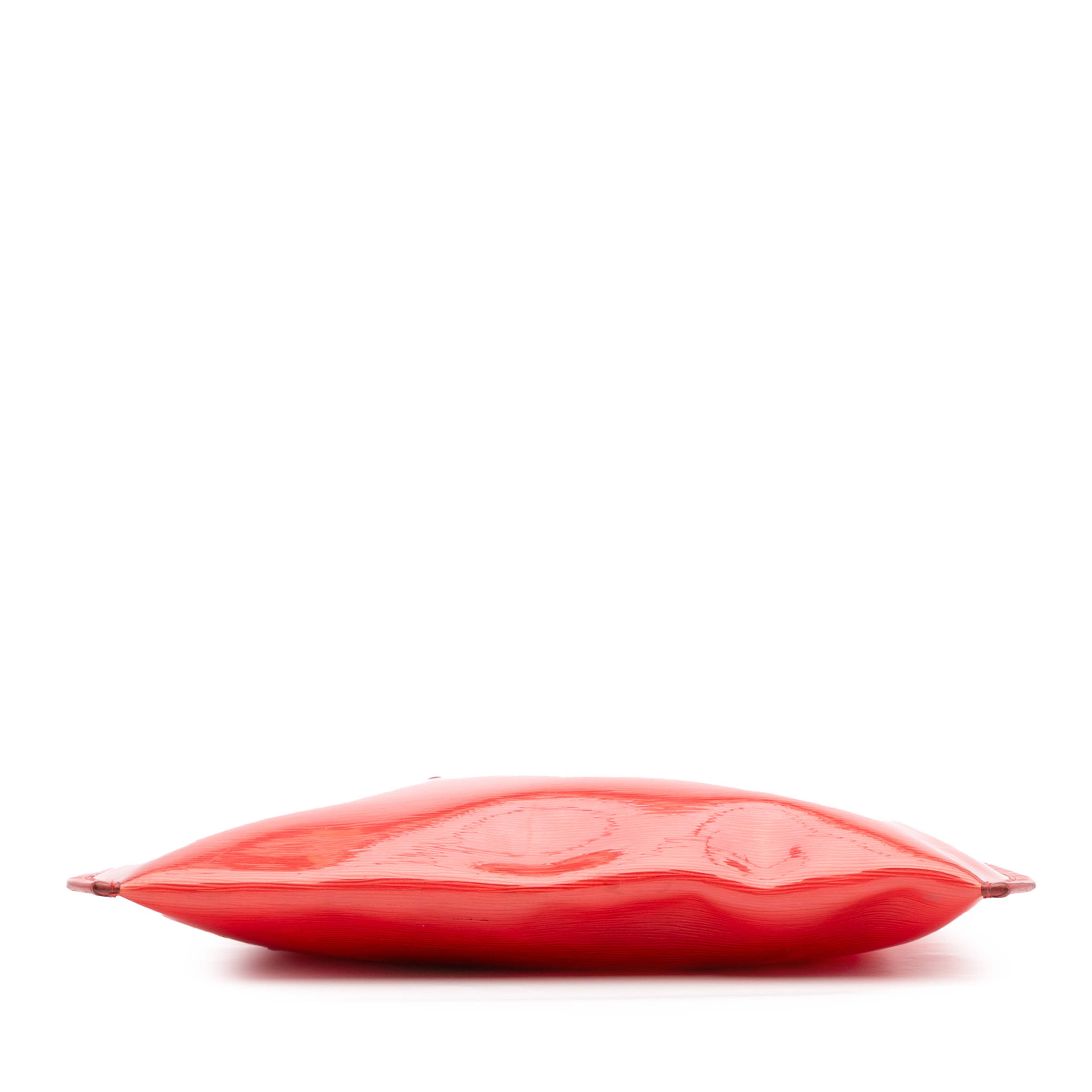 Louis Vuitton Epi Plage Baia, från Luxclusif, i färgen red. Klicka för att öppna bilden i stort format