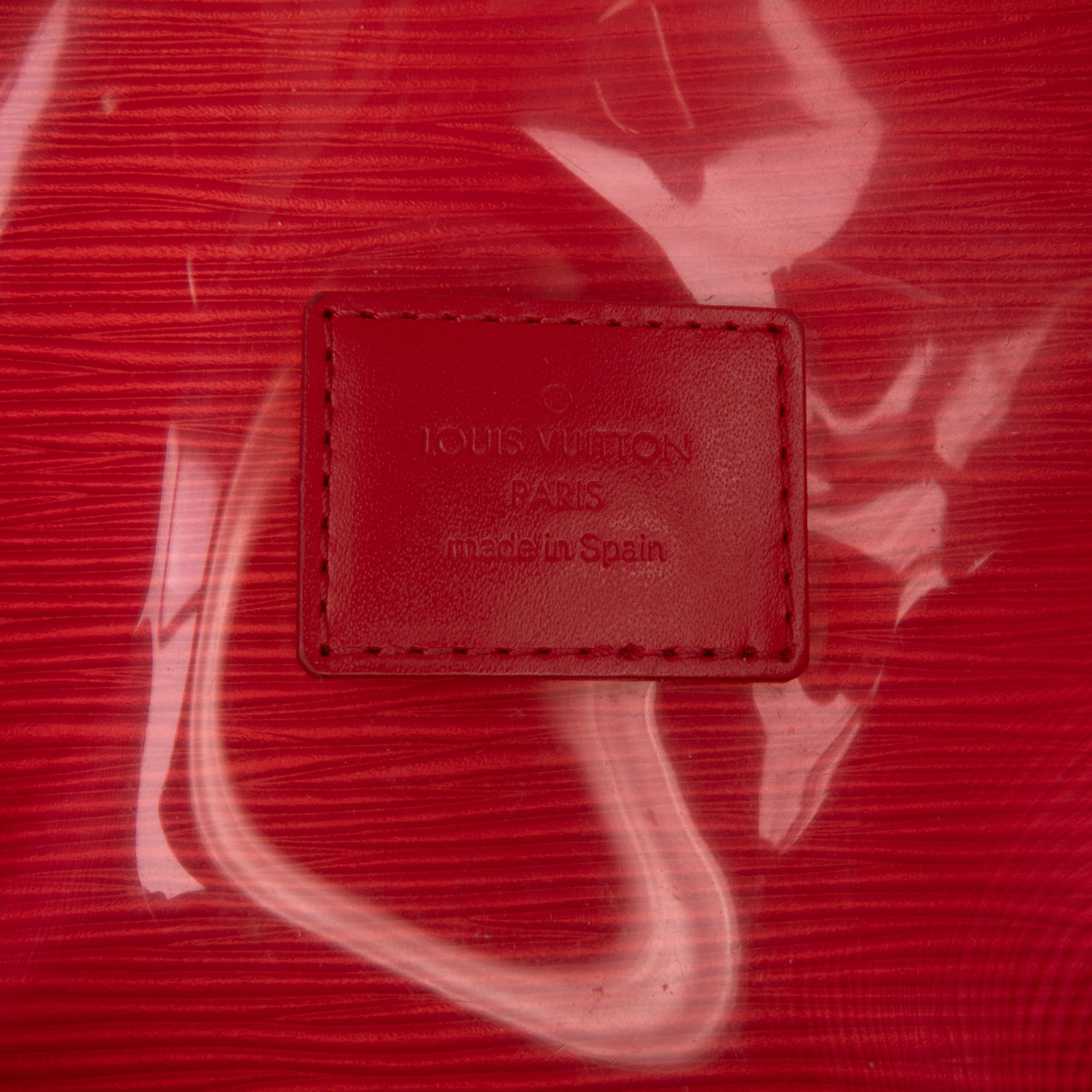 Louis Vuitton Epi Plage Baia, från Luxclusif, i färgen red. Klicka för att öppna bilden i stort format