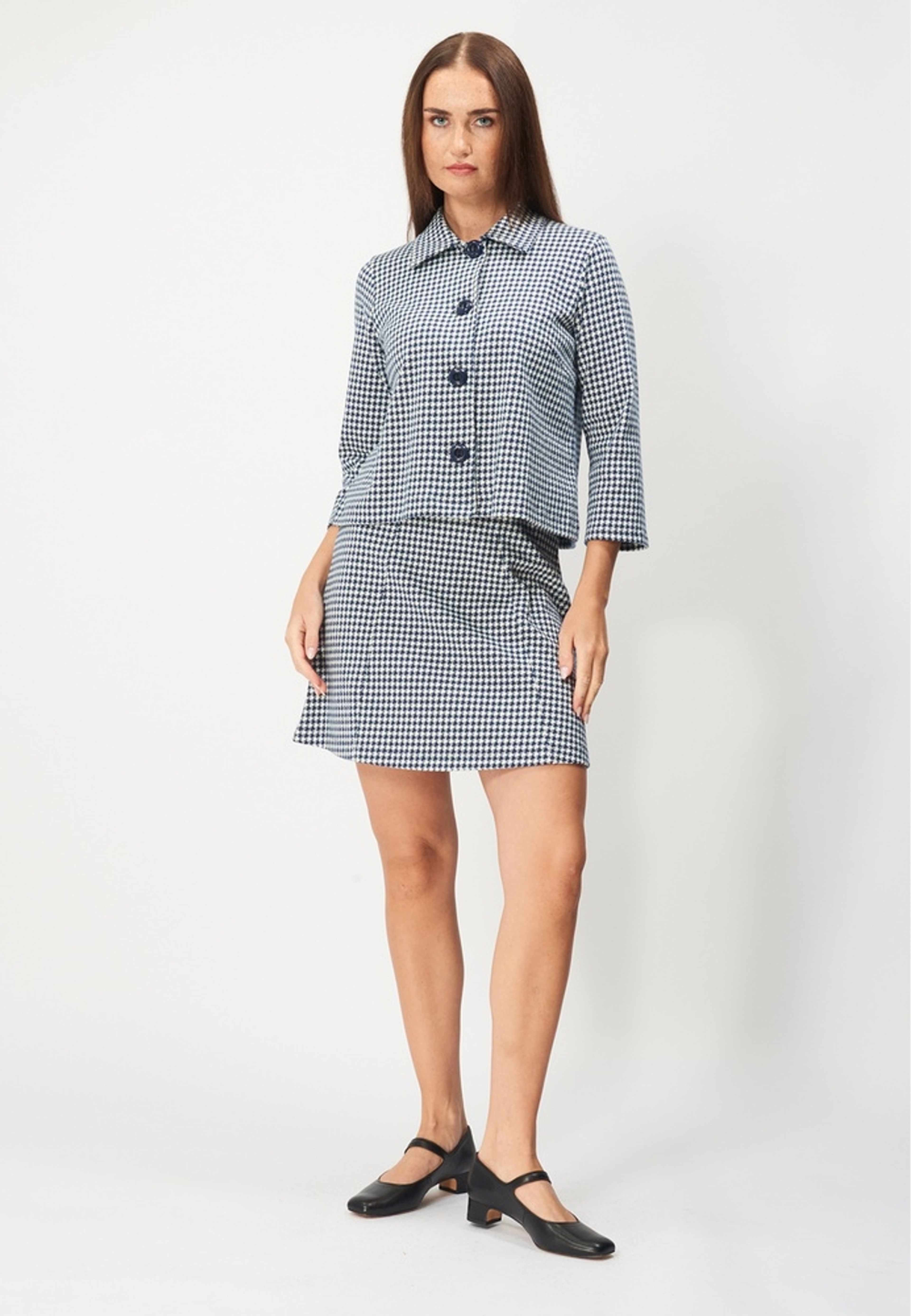 Mela Blazer, från Jumperfabriken, i färgen navy/white. Klicka för att öppna bilden i stort format