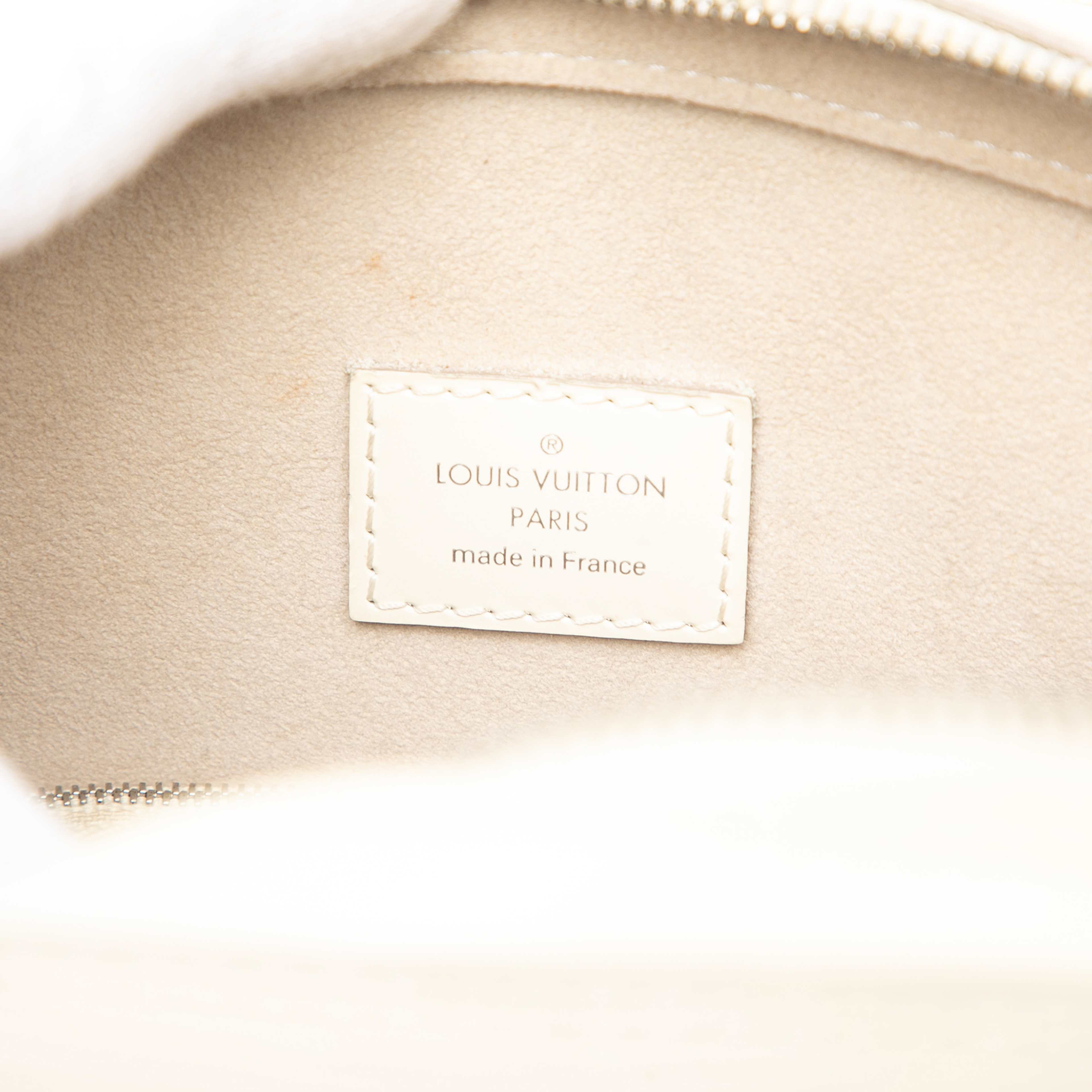 Louis Vuitton Epi Pont Neuf Pm, från Luxclusif, i färgen ivory. Klicka för att öppna bilden i stort format