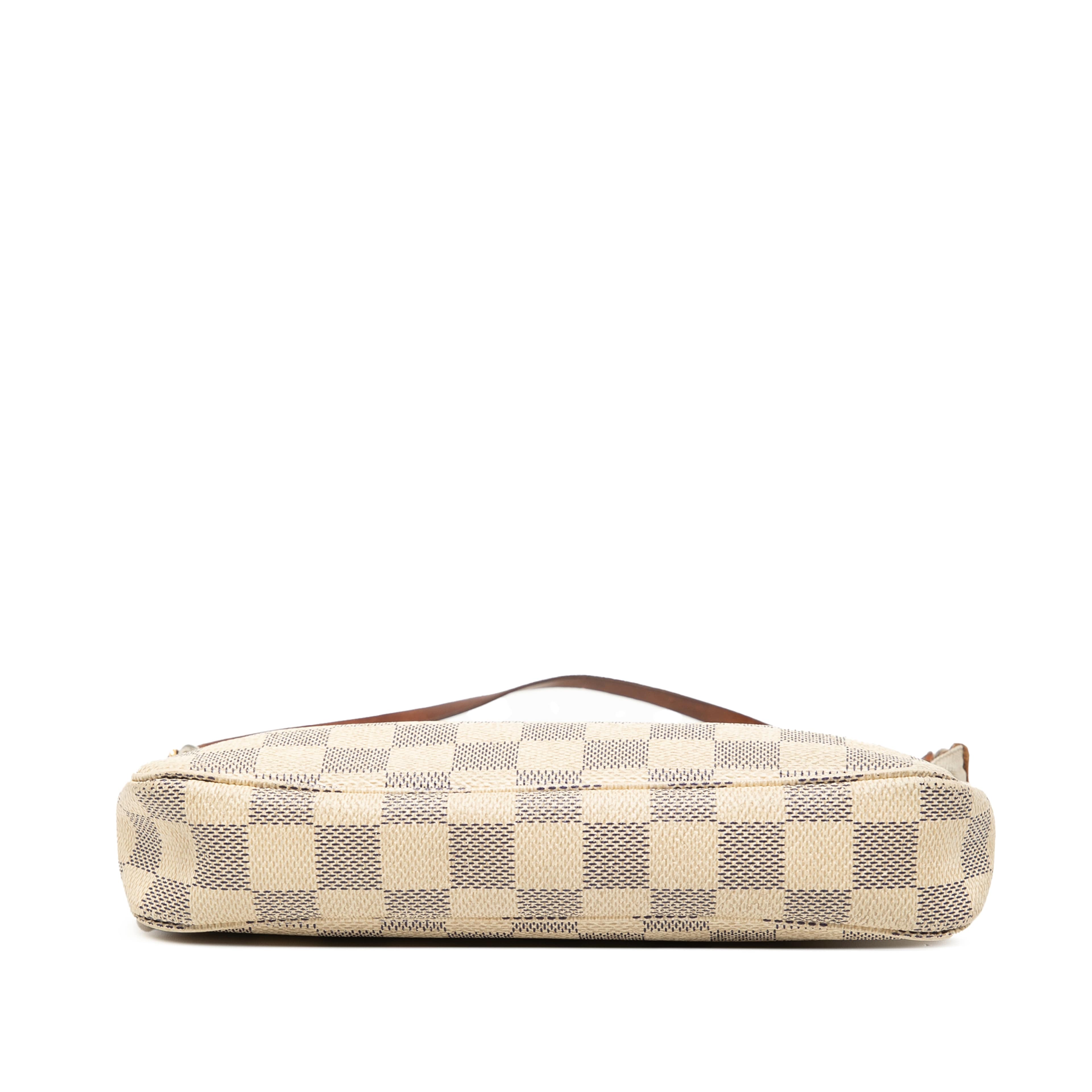 Louis Vuitton Damier Azur Pochette Accessoires, från Luxclusif, i färgen vit. Klicka för att öppna bilden i stort format