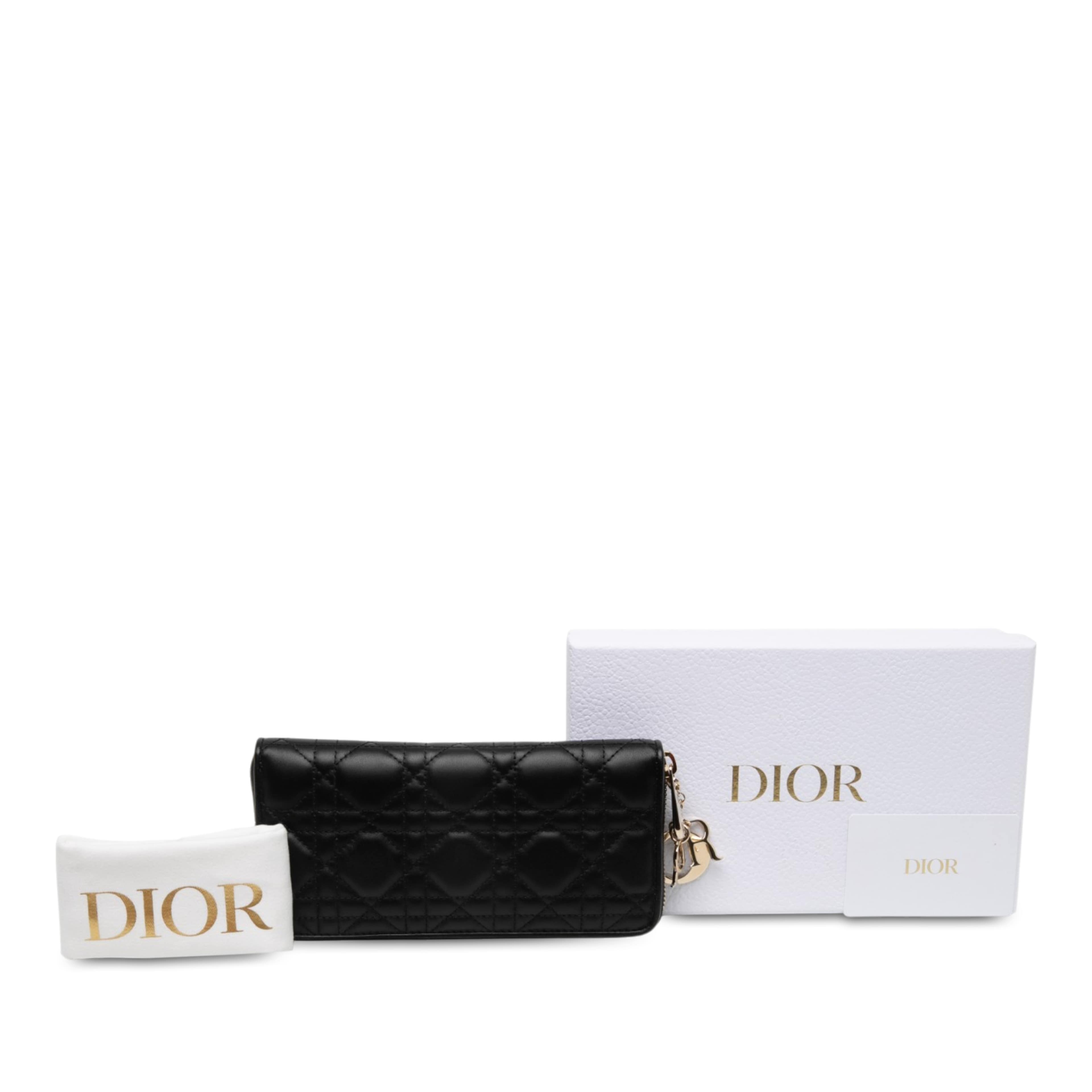 Dior Lambskin Cannage Lady Dior Voyageur Wallet, från Luxclusif, i färgen svart. Klicka för att öppna bilden i stort format