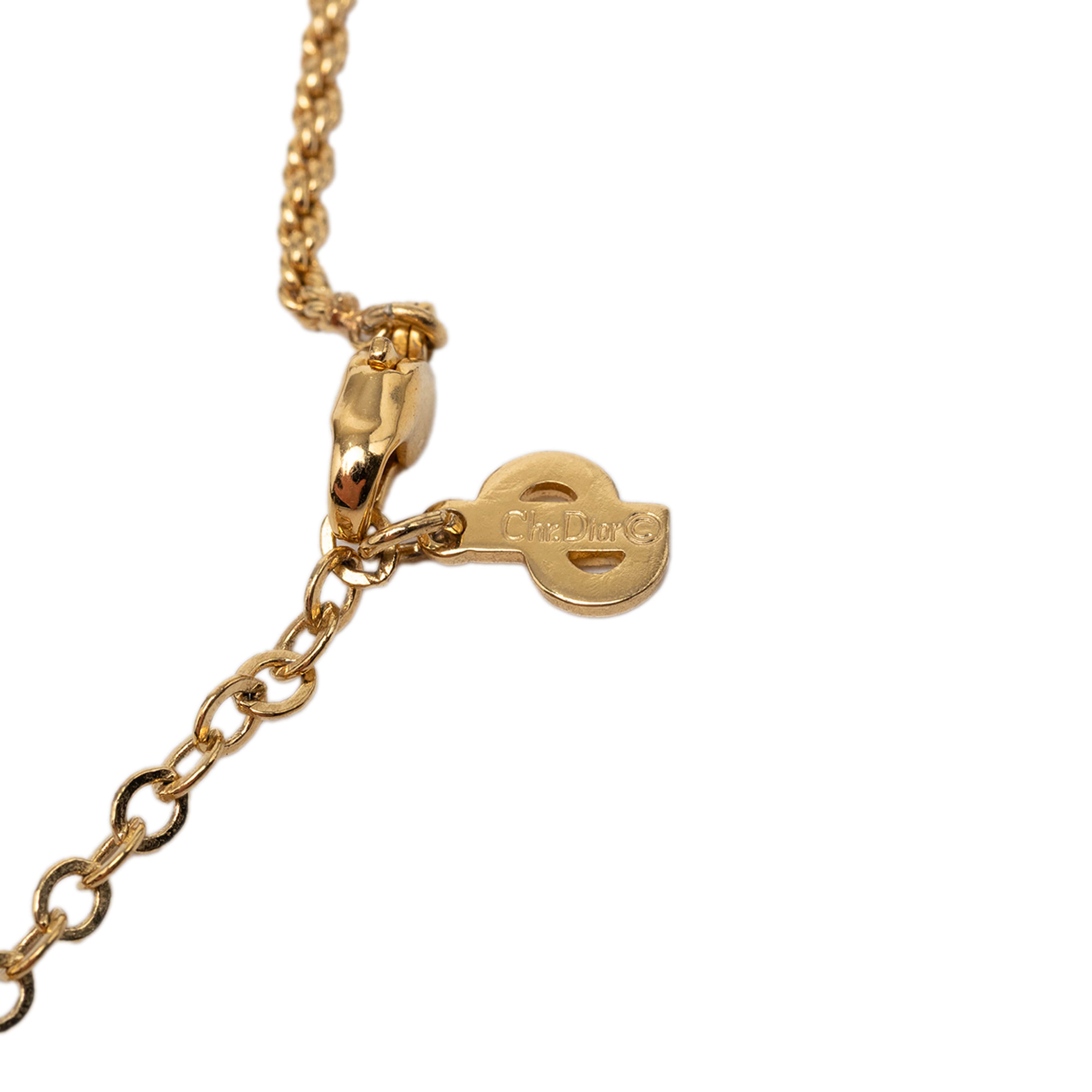 Dior Gold Plated Strass Logo Pendant Necklace, från Luxclusif, i färgen guld. Klicka för att öppna bilden i stort format