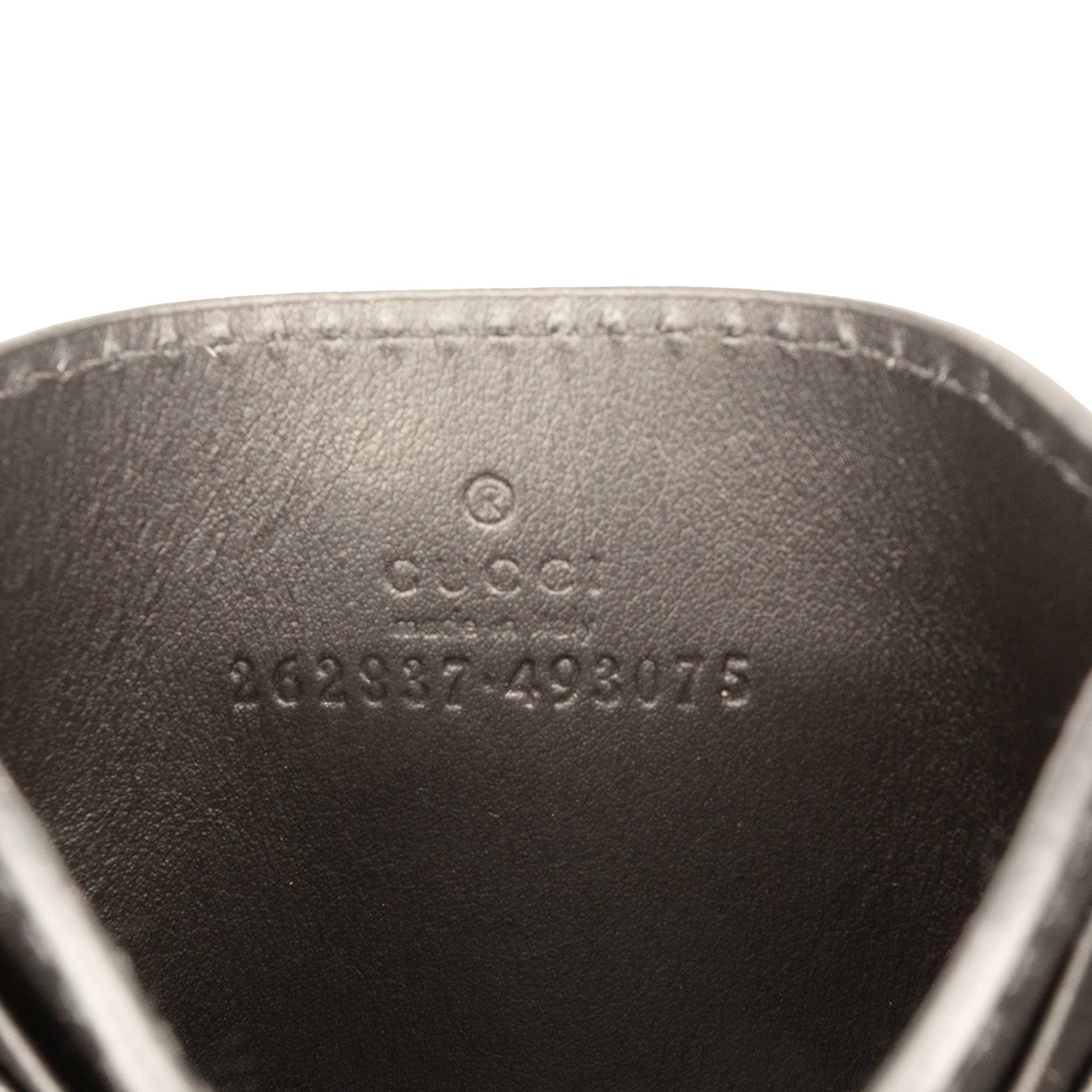 Gucci Microguccissima Card Holder, från Luxclusif, i färgen black. Klicka för att öppna bilden i stort format