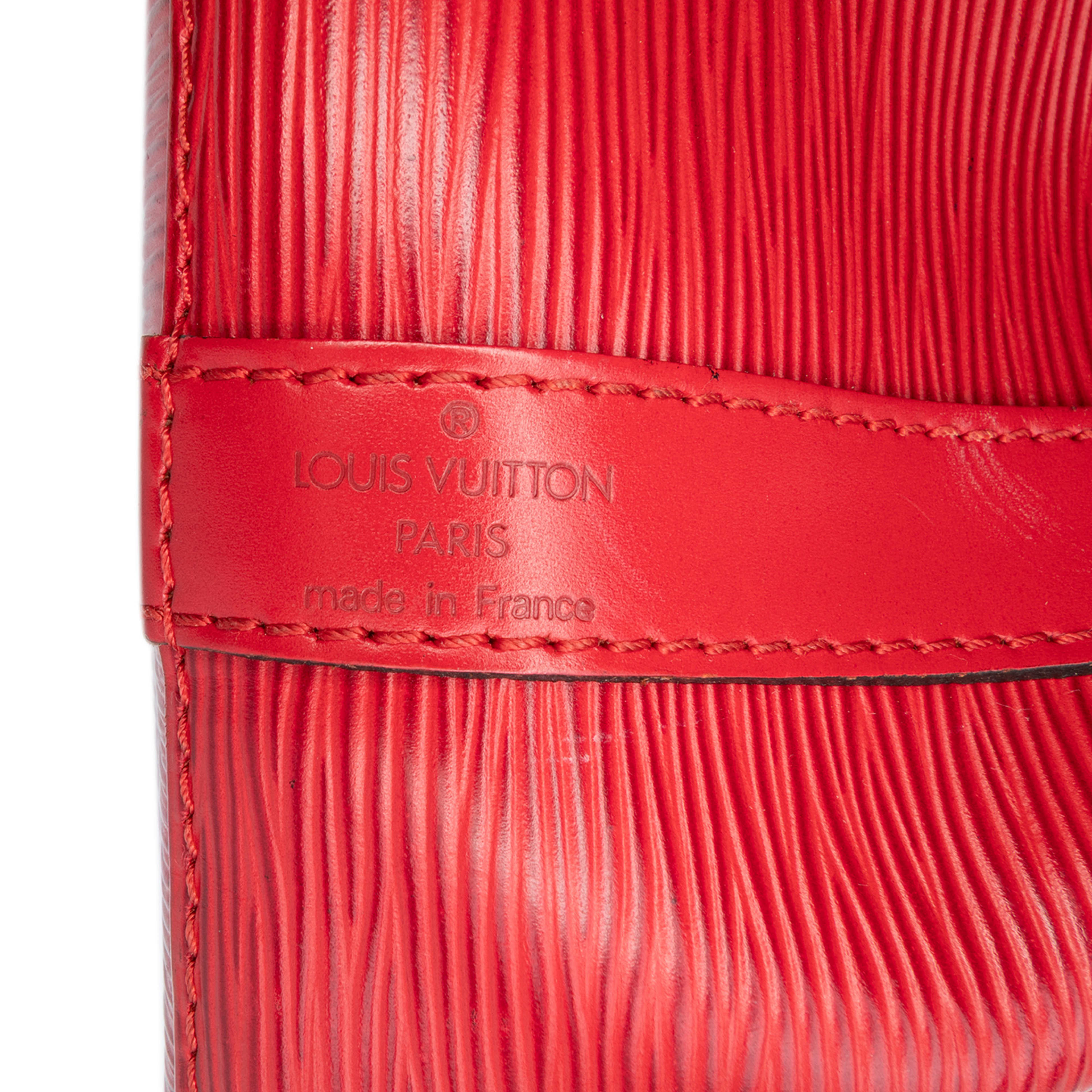 Louis Vuitton Epi Petit Noe, från Luxclusif, i färgen red. Klicka för att öppna bilden i stort format