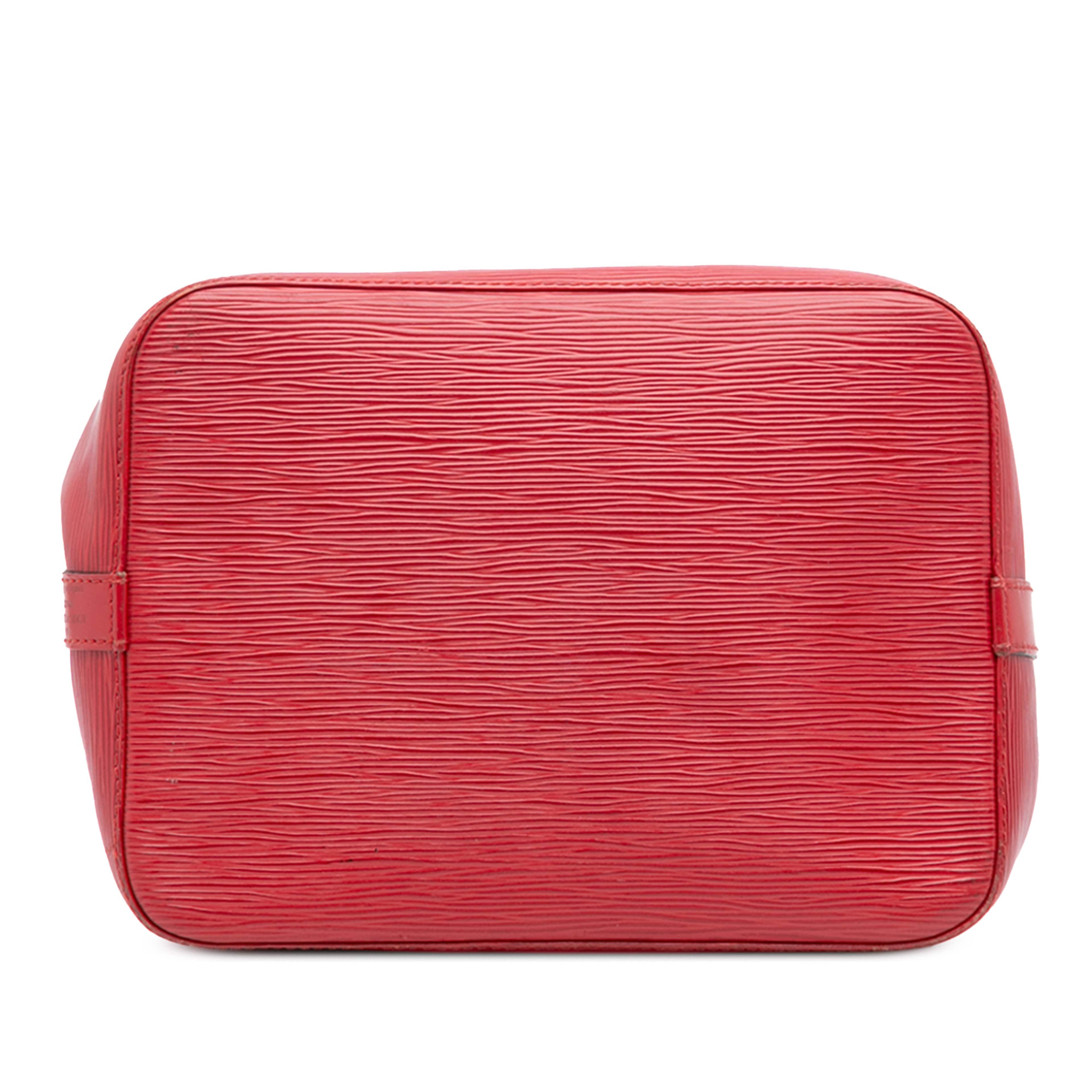 Louis Vuitton Epi Petit Noe, från Luxclusif, i färgen red. Klicka för att öppna bilden i stort format