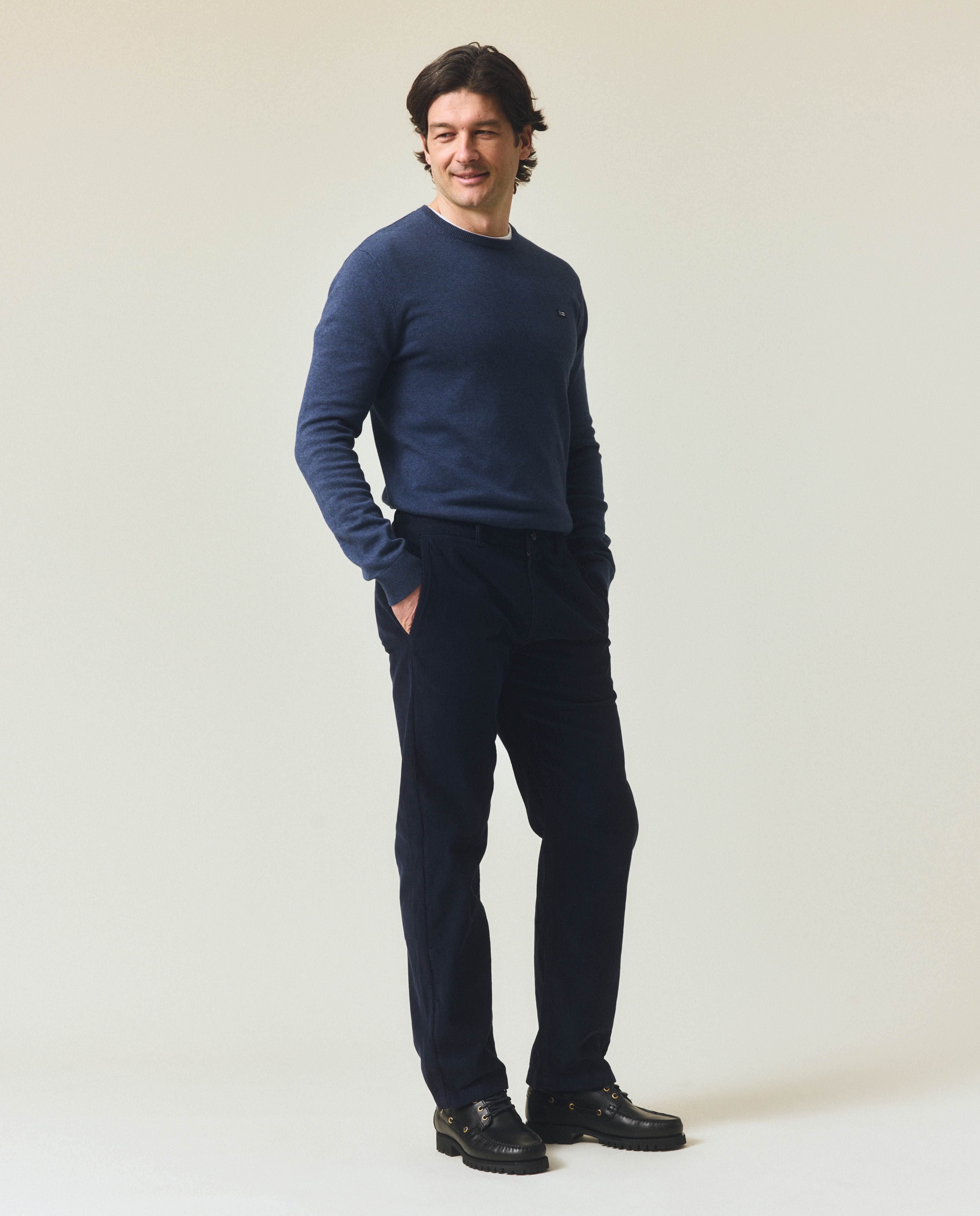 Classic Tapered Cord Pant, från Lexington, i färgen dark blue. Klicka för att öppna bilden i stort format