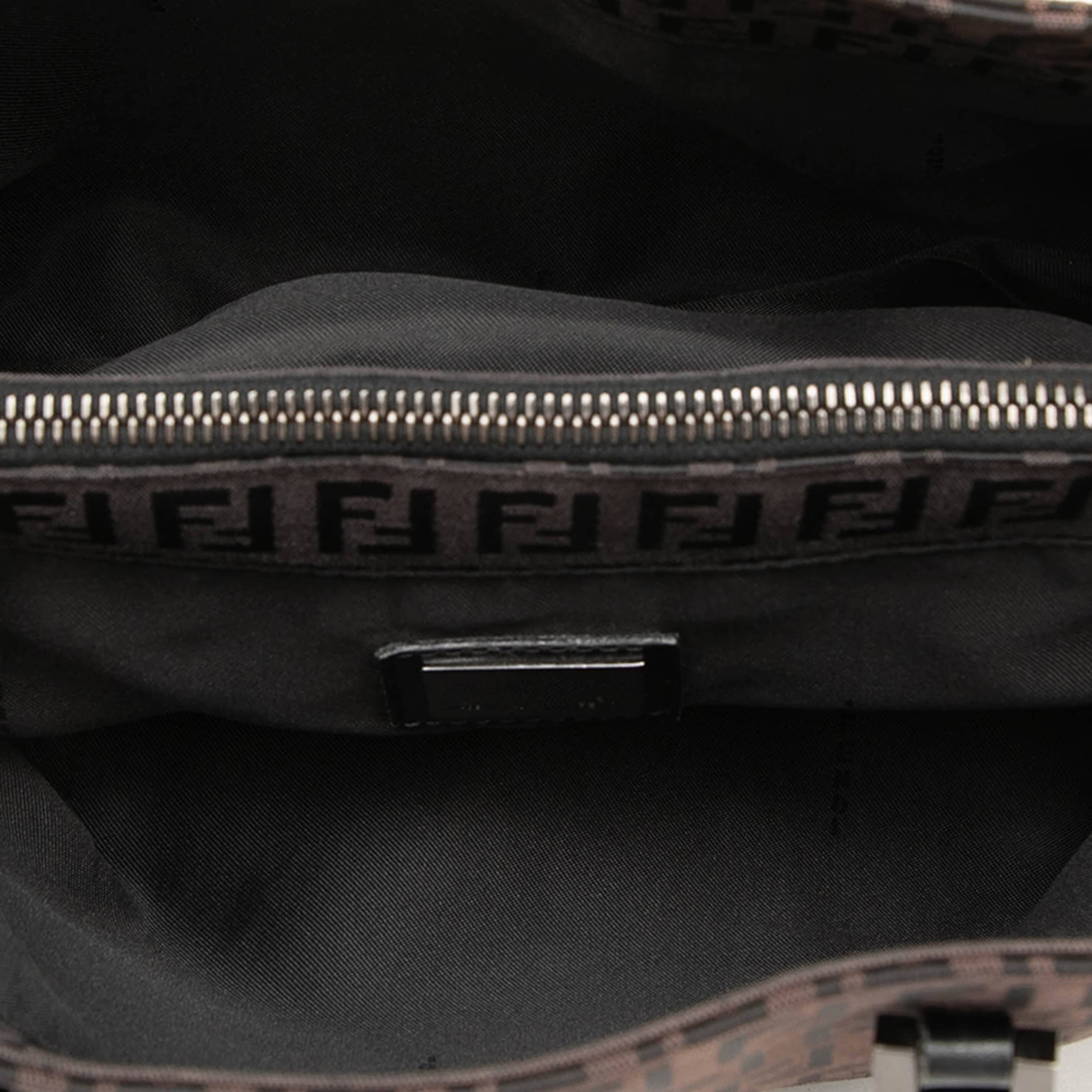 Fendi Zucchino Canvas Tote, från Luxclusif, i färgen dark brown. Klicka för att öppna bilden i stort format
