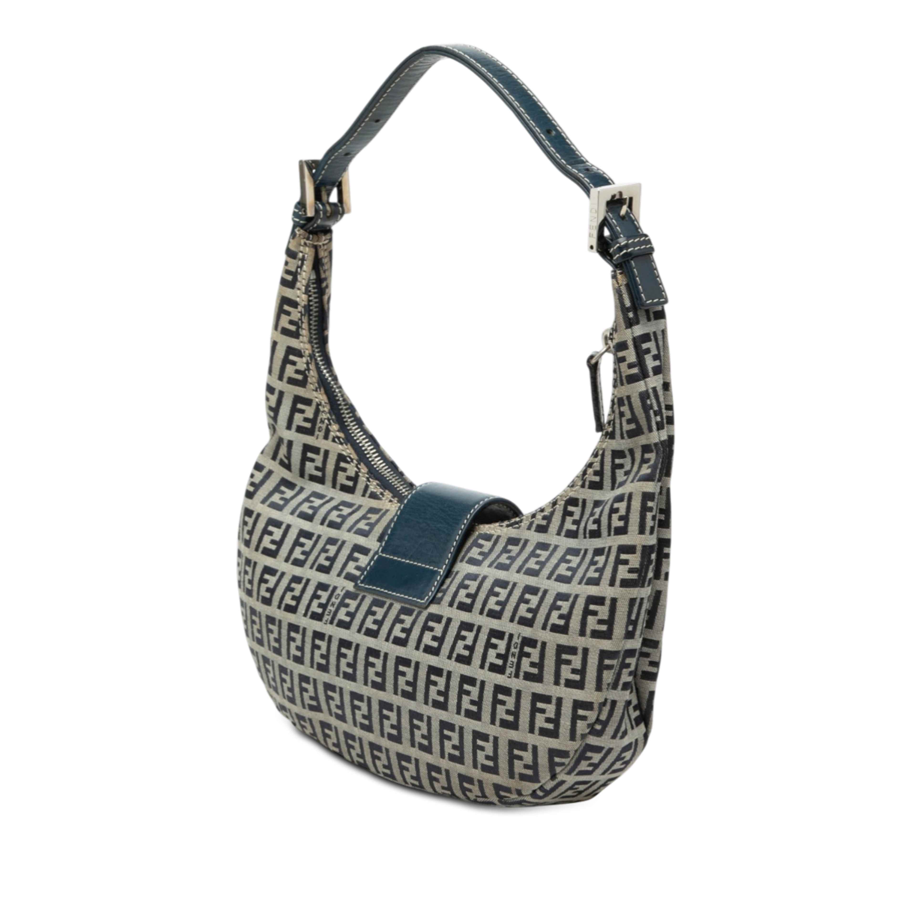 Fendi Zucchino Canvas Croissant, från Luxclusif, i färgen gray. Klicka för att öppna bilden i stort format