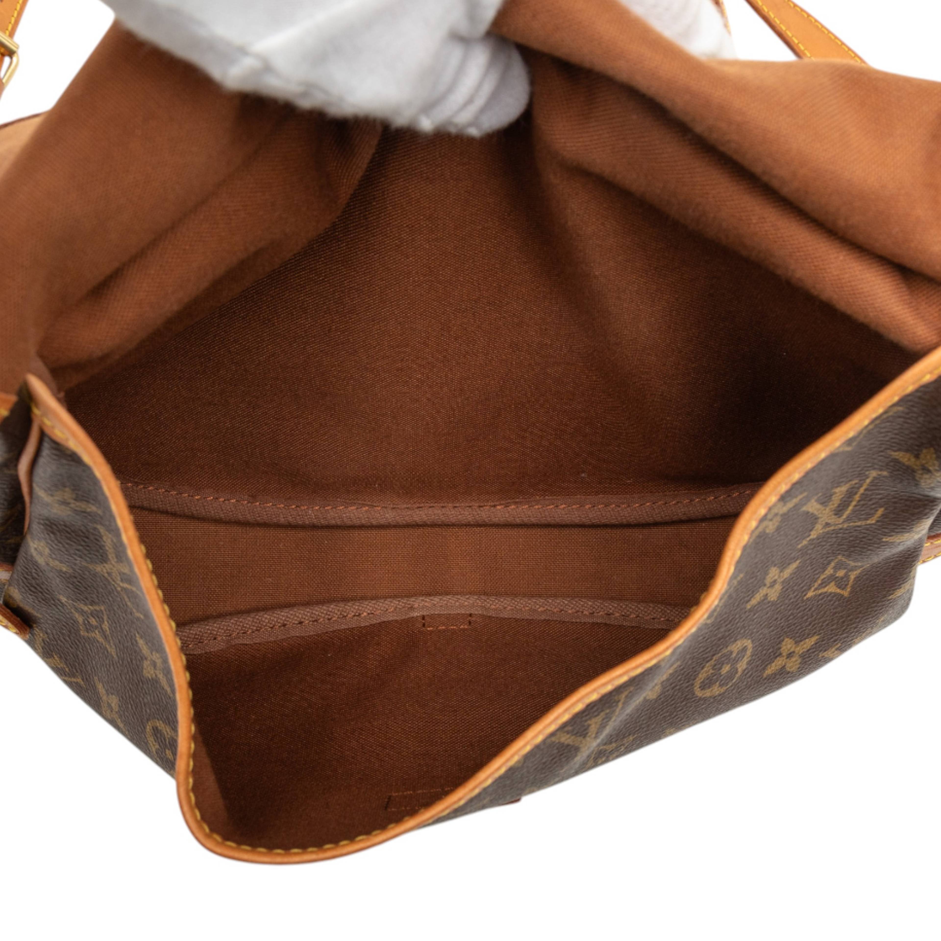 Louis Vuitton Monogram Saumur 30, från Luxclusif, i färgen brown. Klicka för att öppna bilden i stort format