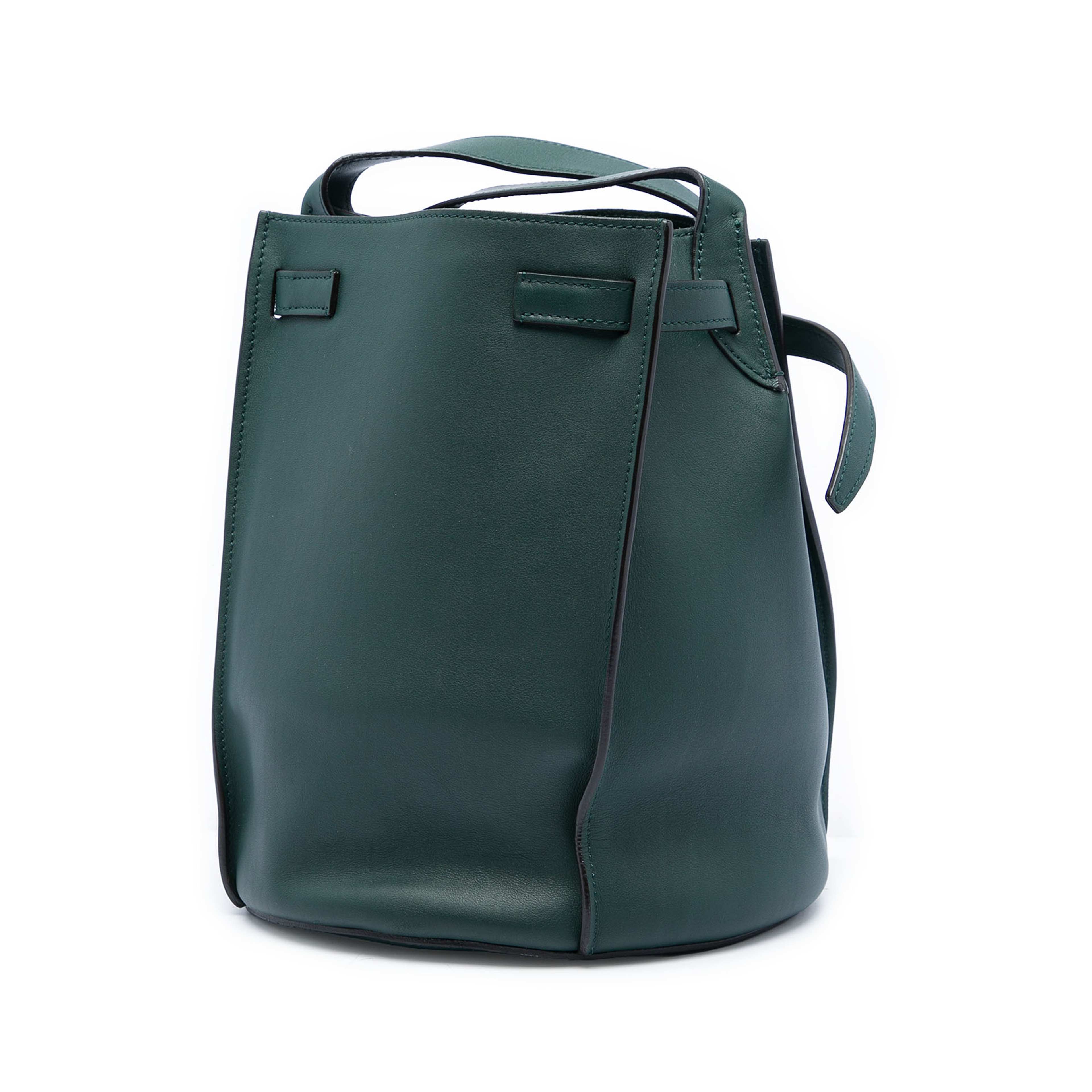 Celine Leather Big Bag Bucket Crossbody, från Luxclusif, i färgen grön. Klicka för att öppna bilden i stort format