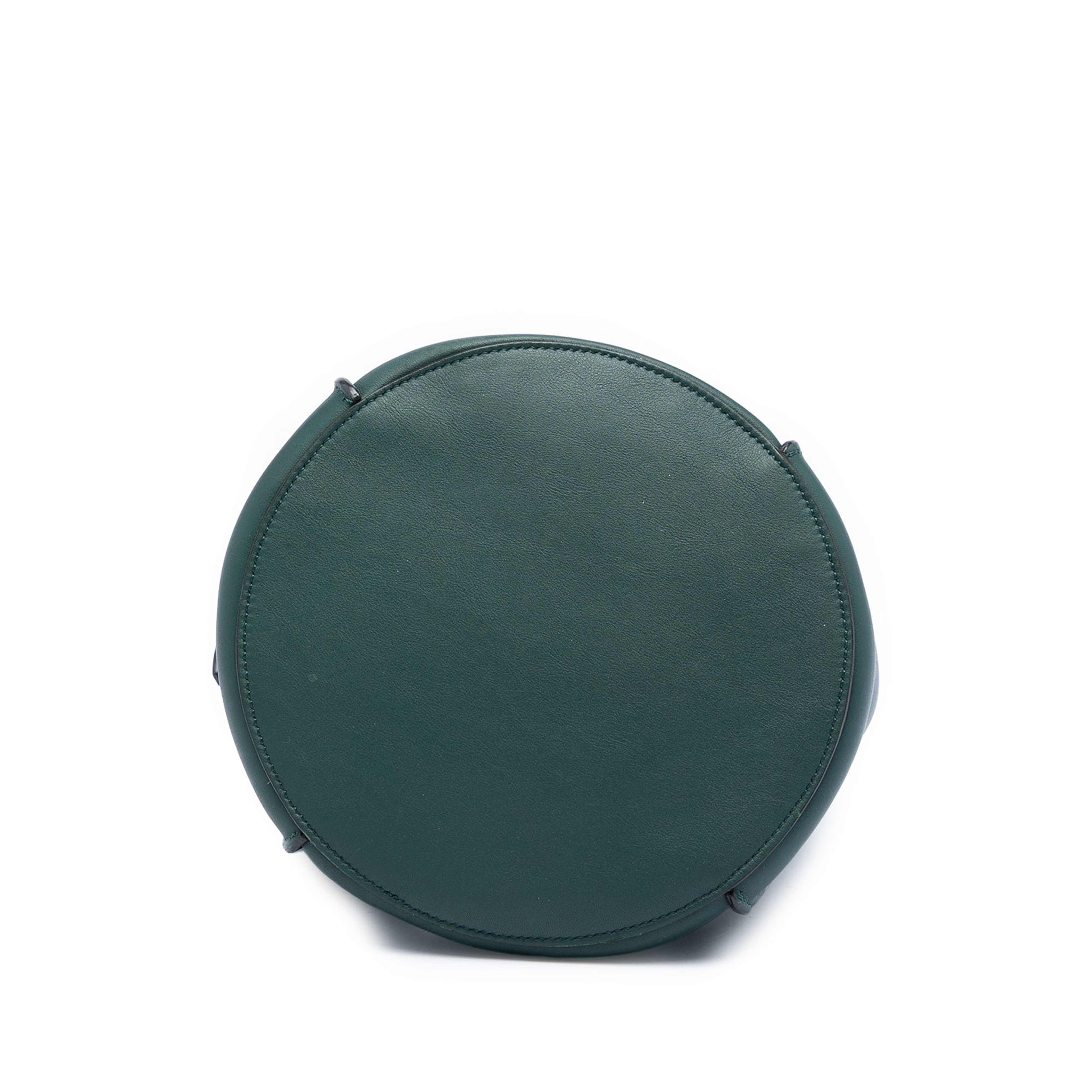 Celine Leather Big Bag Bucket Crossbody, från Luxclusif, i färgen grön. Klicka för att öppna bilden i stort format