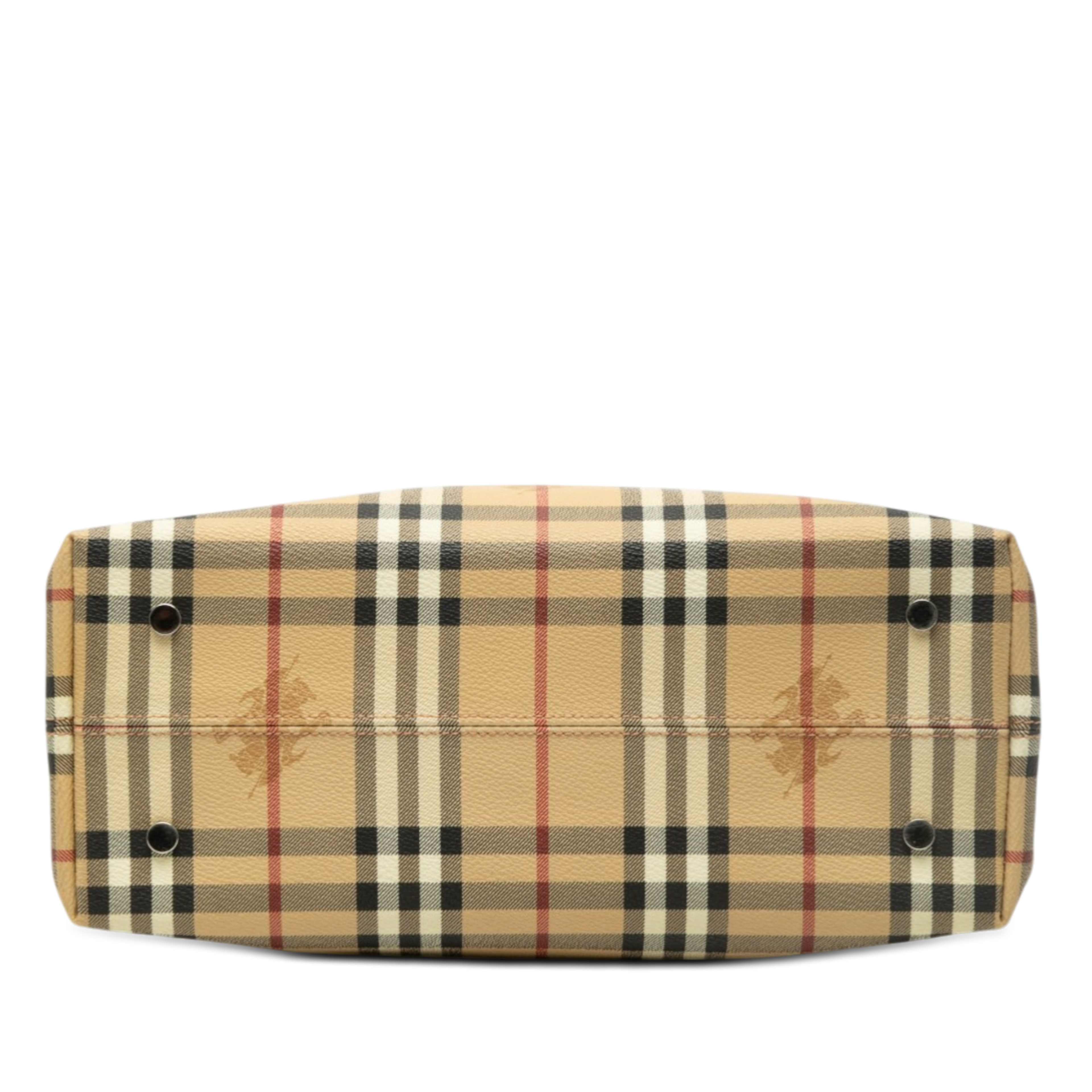 Burberry Haymarket Check Coated Canvas Tote, från Luxclusif, i färgen beige. Klicka för att öppna bilden i stort format