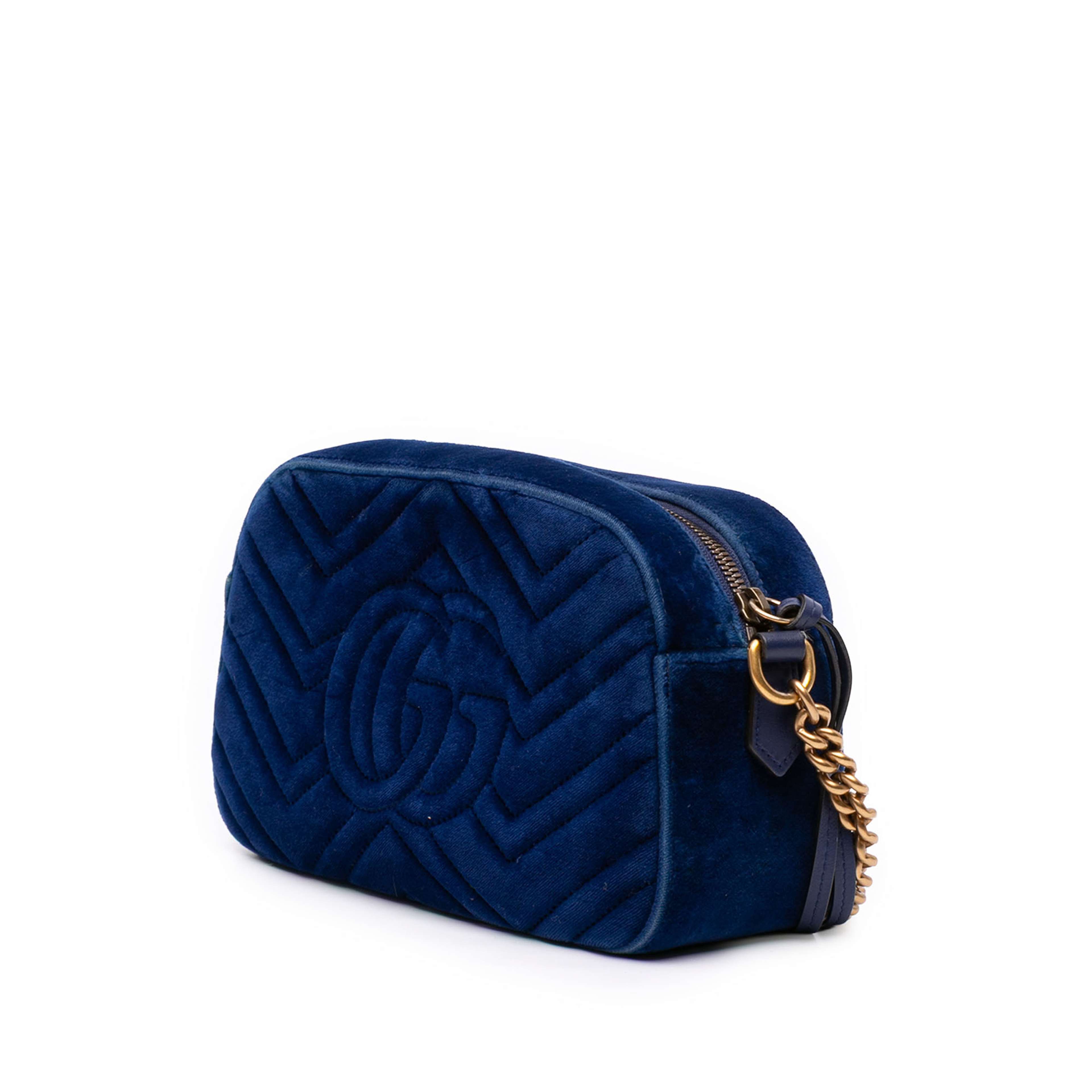 Gucci Small Gg Marmont Matelasse Velvet Crossbody, från Luxclusif, i färgen blå. Klicka för att öppna bilden i stort format