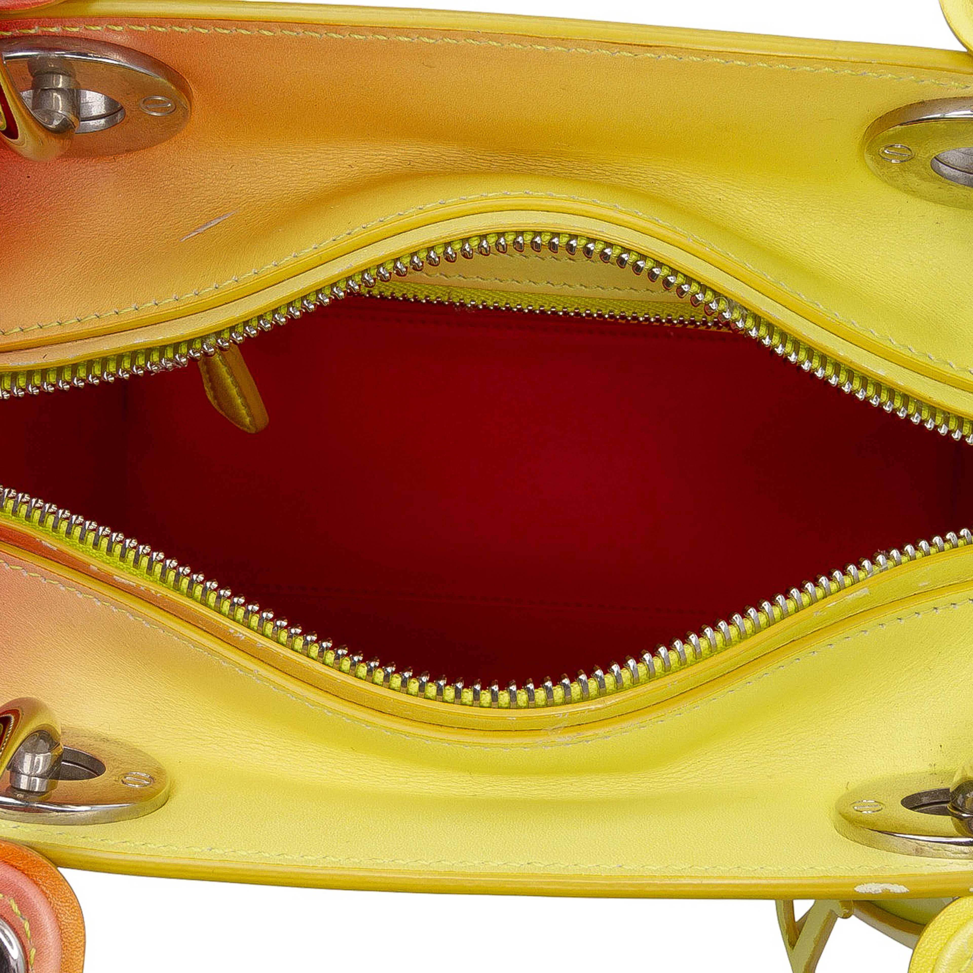 Dior Medium Ombre Calfskin Lady Dior, från Luxclusif, i färgen yellow. Klicka för att öppna bilden i stort format