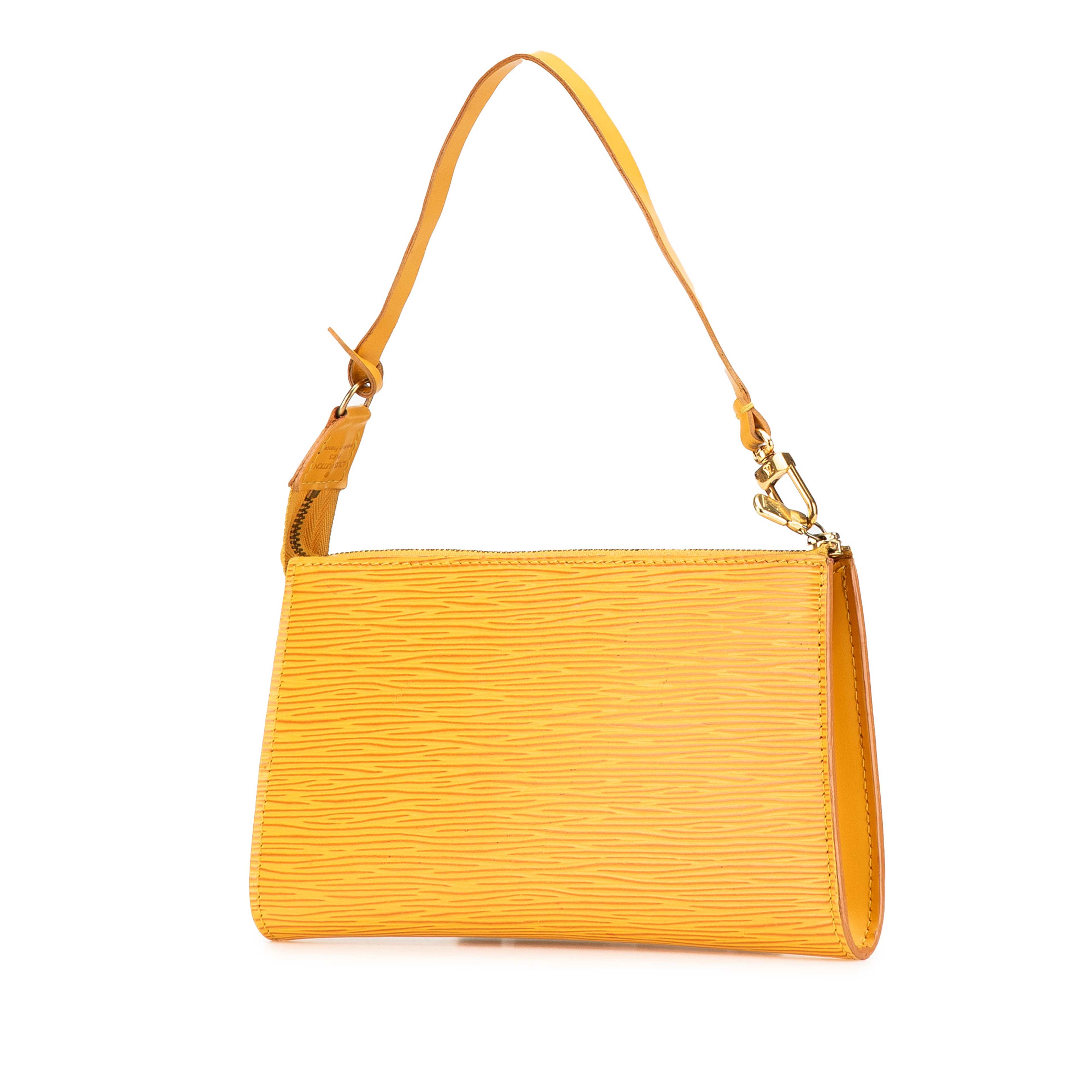 Louis Vuitton Epi Pochette Accessoires, från Luxclusif, i färgen yellow. Klicka för att öppna bilden i stort format