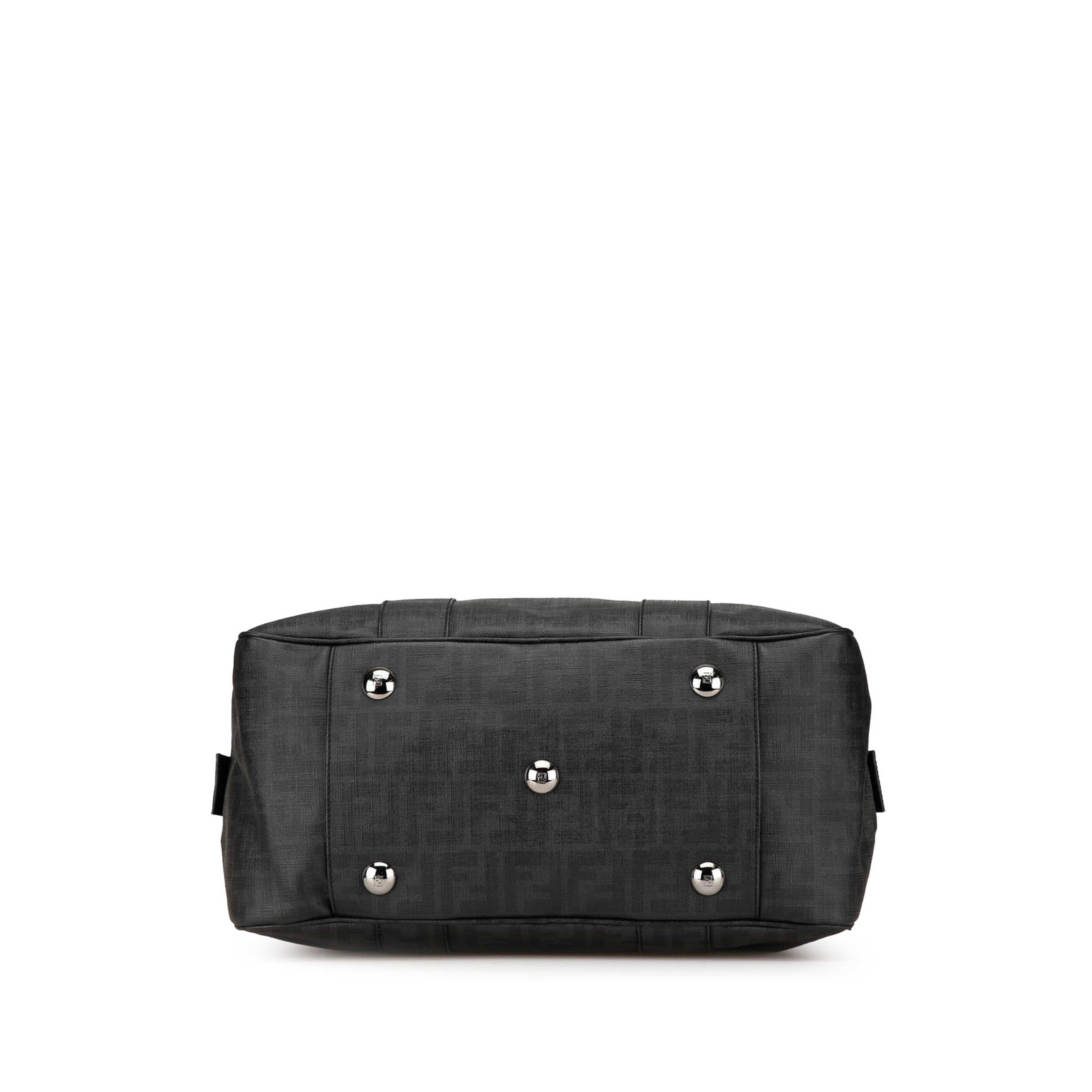 Fendi Zucca Coated Canvas Handbag, från Luxclusif, i färgen grå. Klicka för att öppna bilden i stort format
