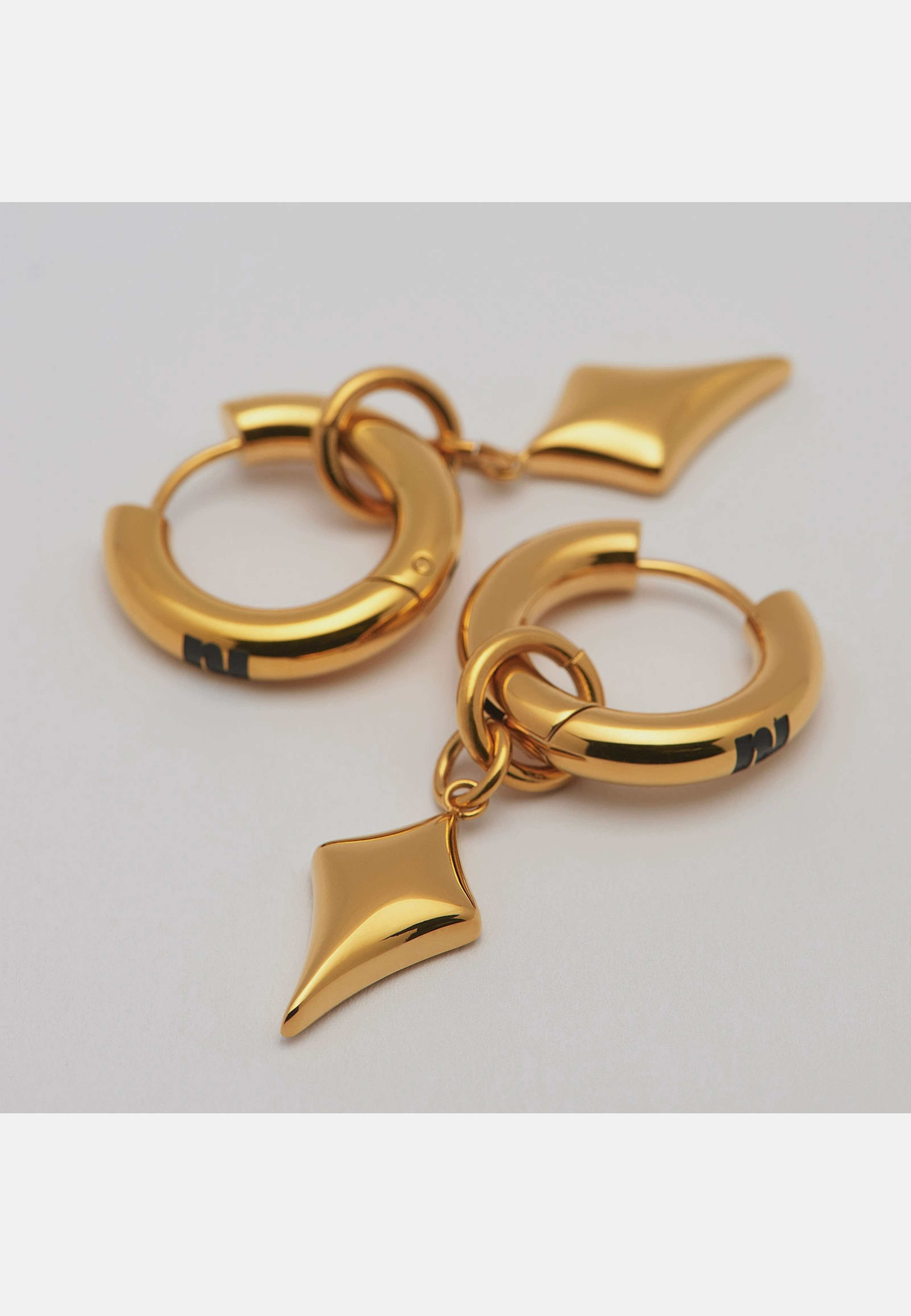 rhngen I Guldplterat Stl, Creol Med Pilhnge - 20 Mm, från true2u, i färgen gold. Klicka för att öppna bilden i stort format