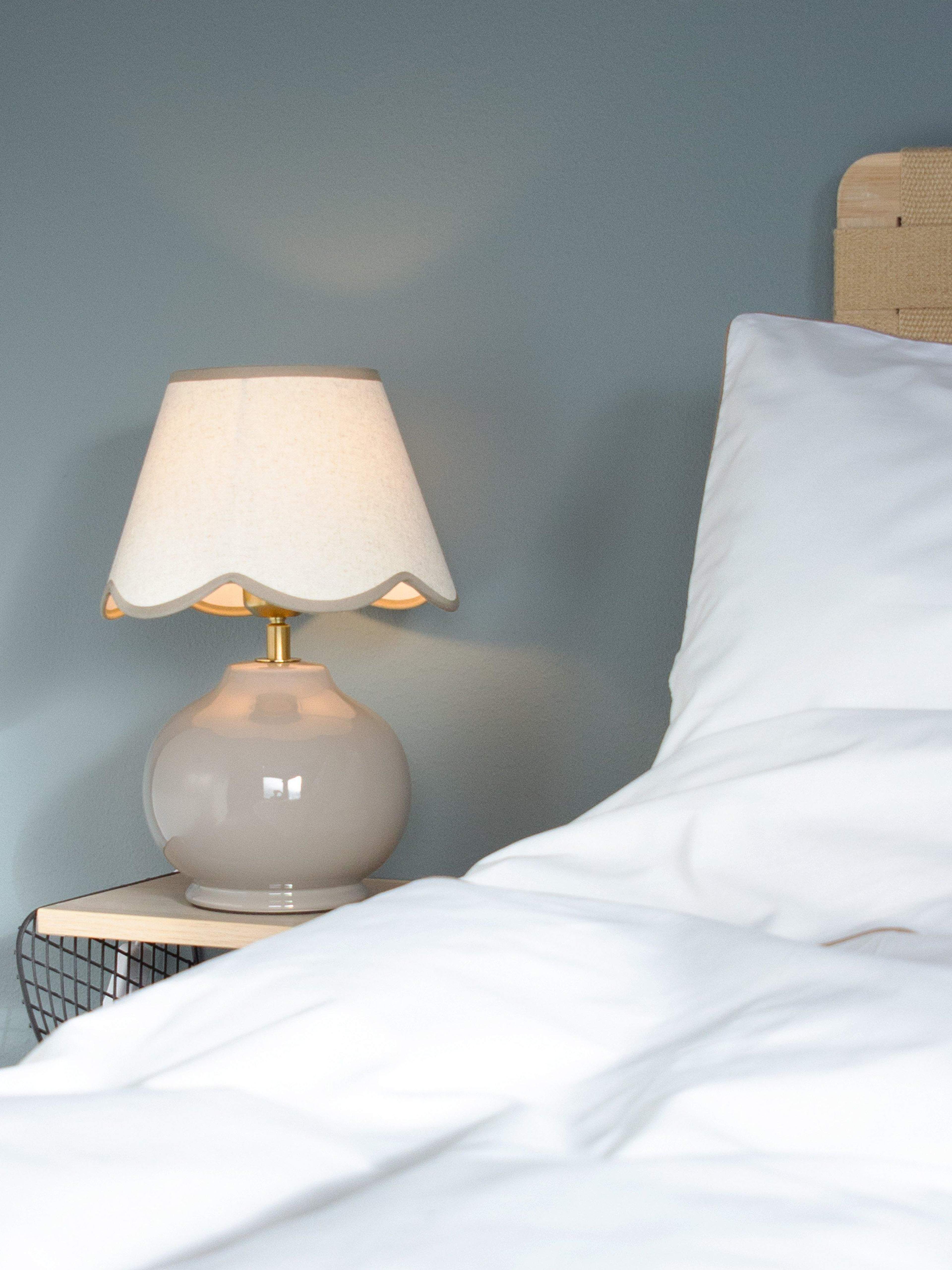 Nell Bordslampa, från PR Home, i färgen brown. Klicka för att öppna bilden i stort format