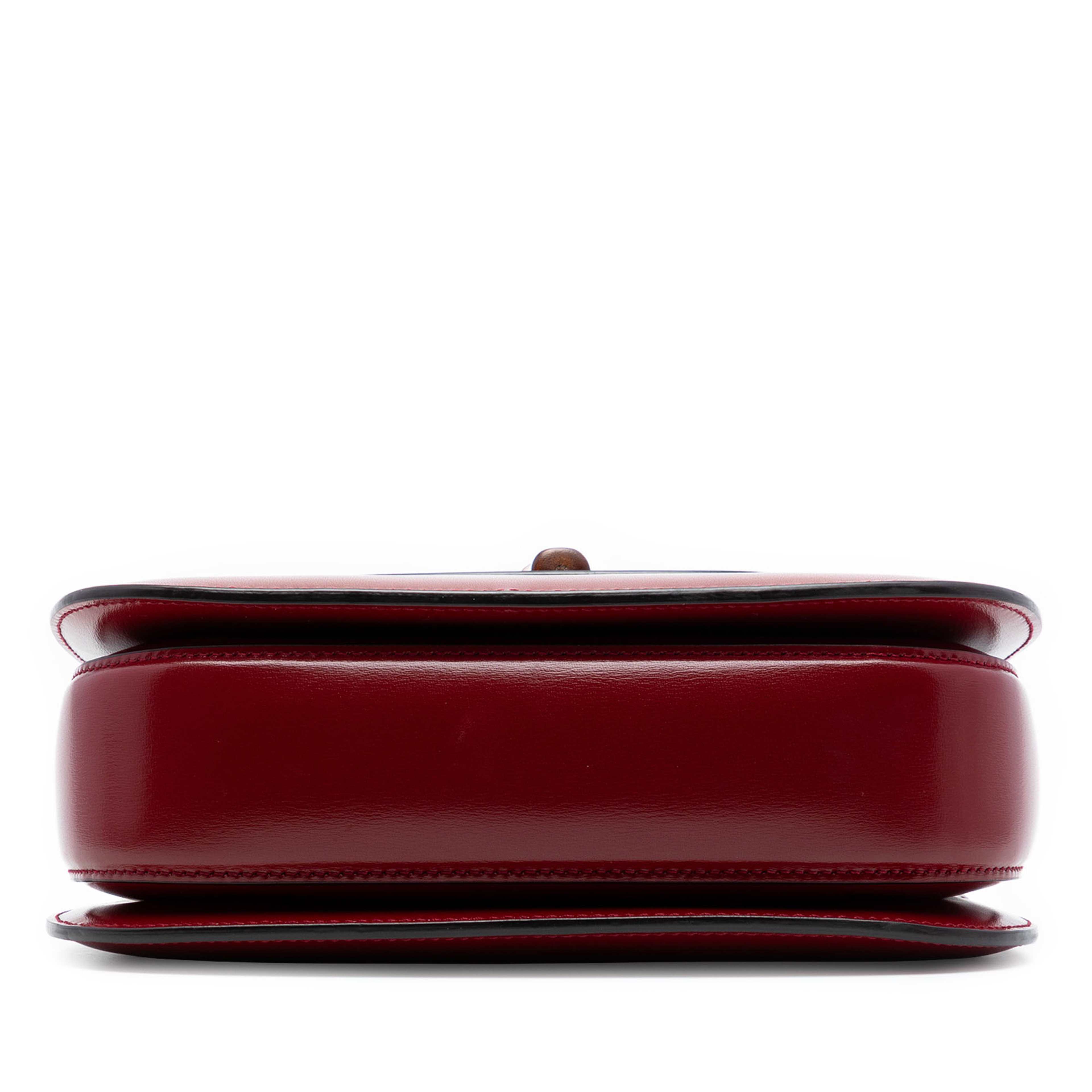 Gucci Small Calfskin 1947 Bamboo Top Handle Bag, från Luxclusif, i färgen dark red. Klicka för att öppna bilden i stort format