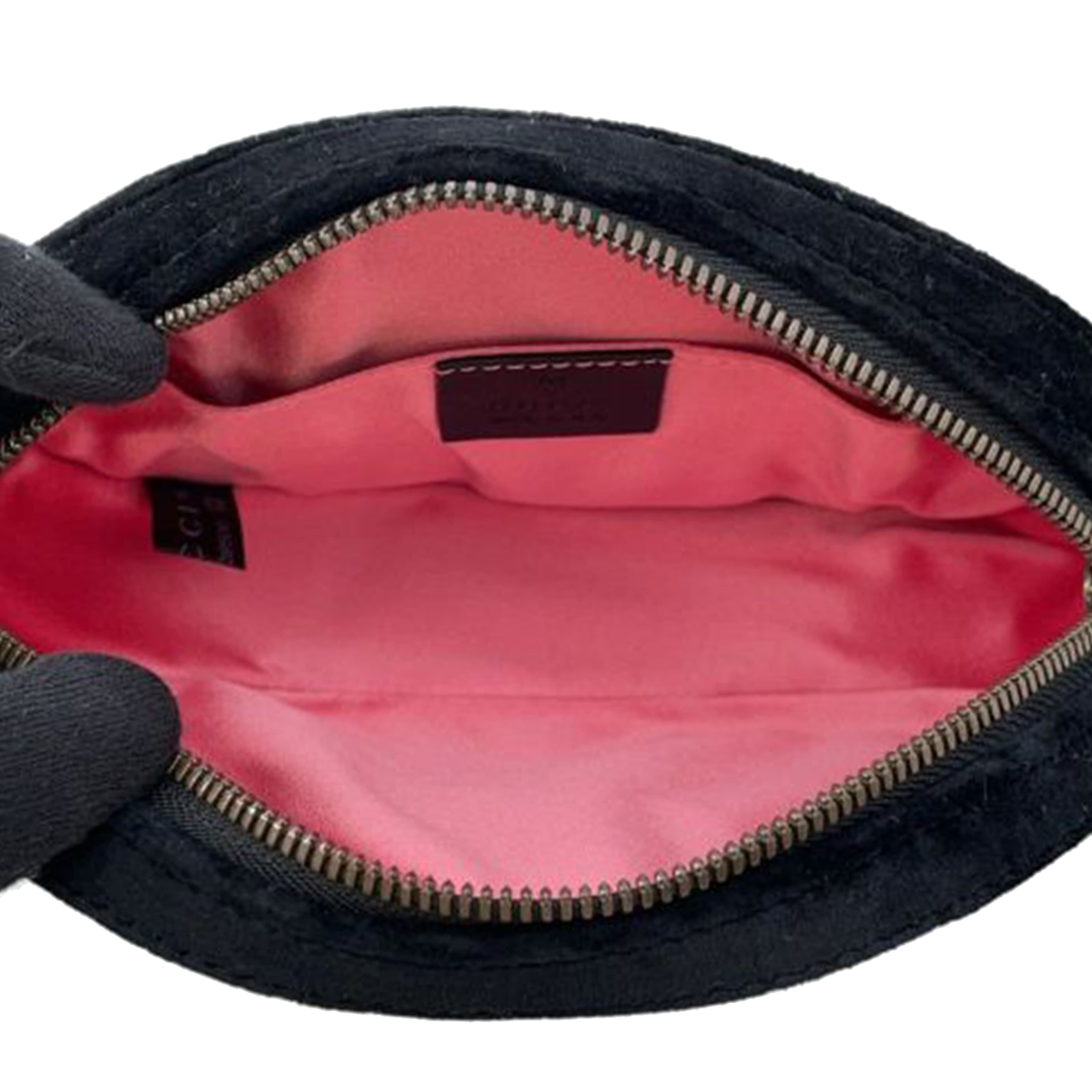 Gucci Gg Marmont Matelasse Velvet Belt Bag, från Luxclusif, i färgen black. Klicka för att öppna bilden i stort format