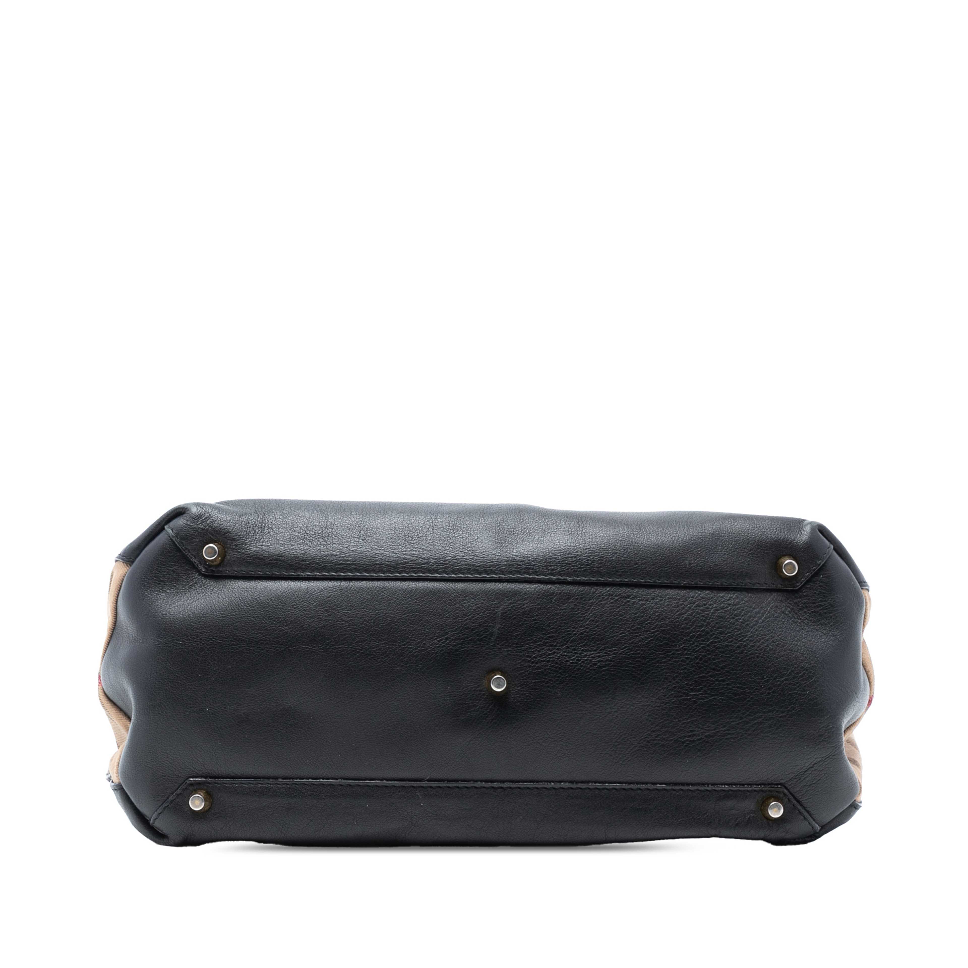 Burberry Medium Leather And House Check Banner Satchel, från Luxclusif, i färgen black. Klicka för att öppna bilden i stort format