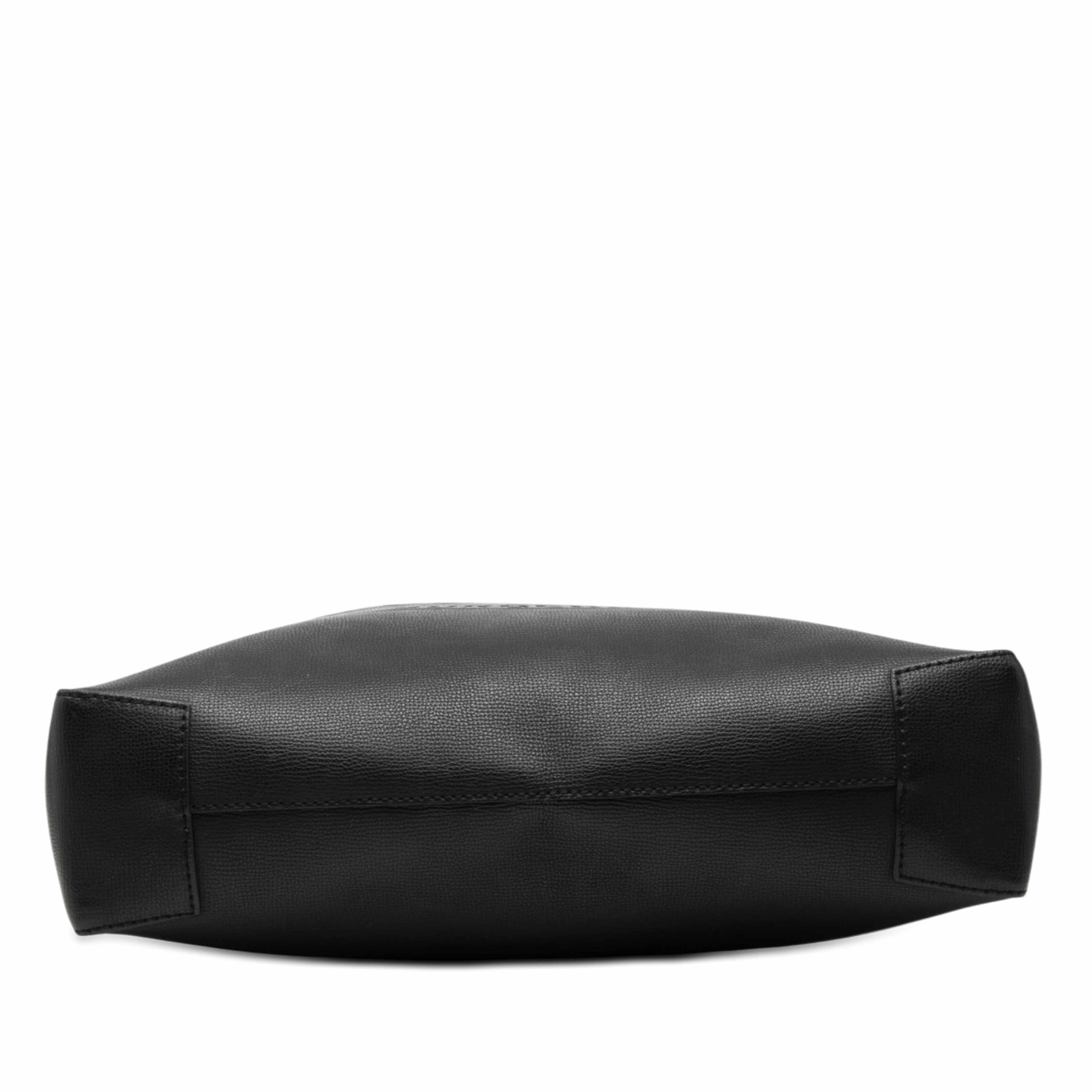 Burberry Large Embossed Leather Crest Tote, från Luxclusif, i färgen black. Klicka för att öppna bilden i stort format