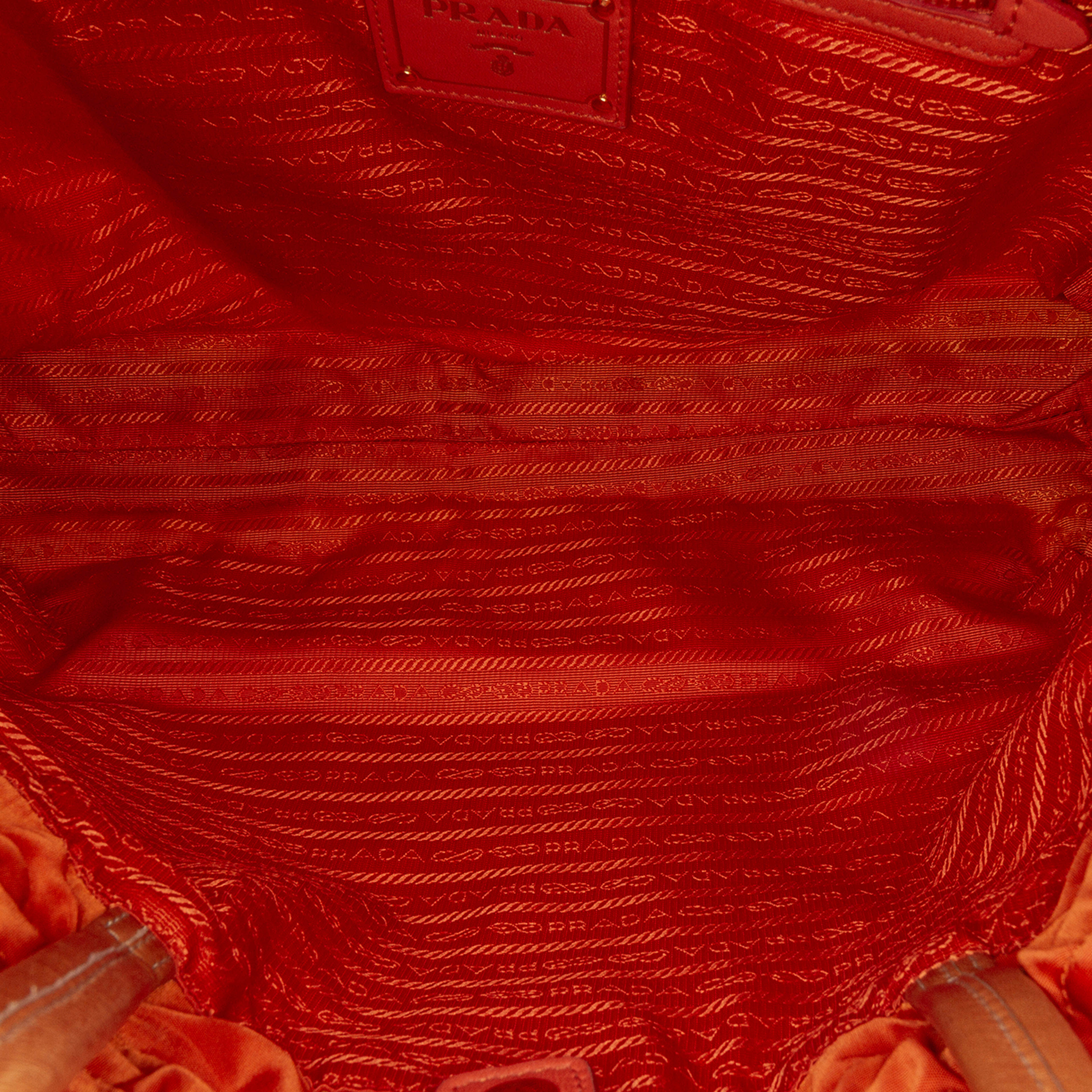 Prada Tessuto Logo Drawstring Tote, från Luxclusif, i färgen orange. Klicka för att öppna bilden i stort format