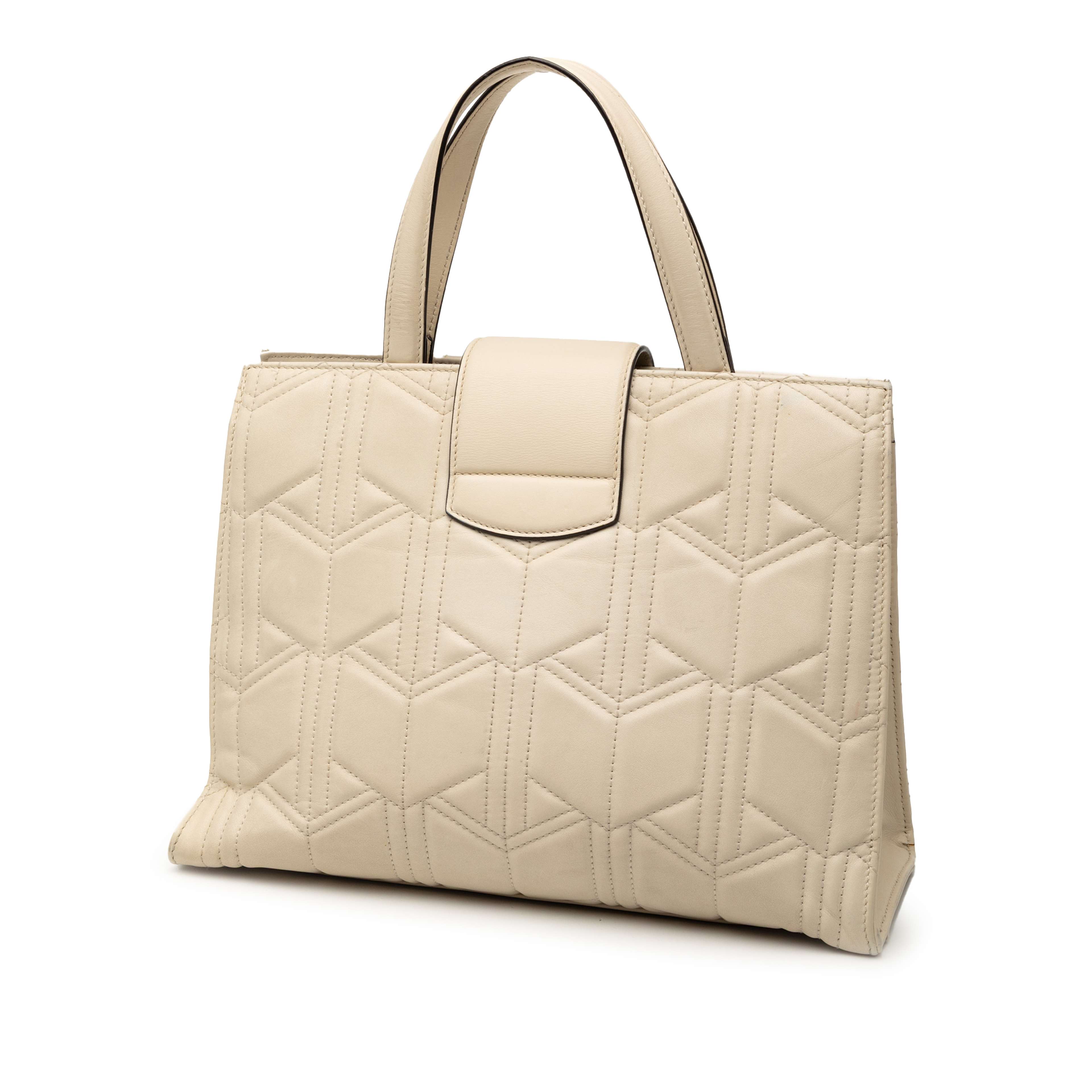 Gucci Quilted Leather Dionysus Web Satchel, från Luxclusif, i färgen ivory. Klicka för att öppna bilden i stort format