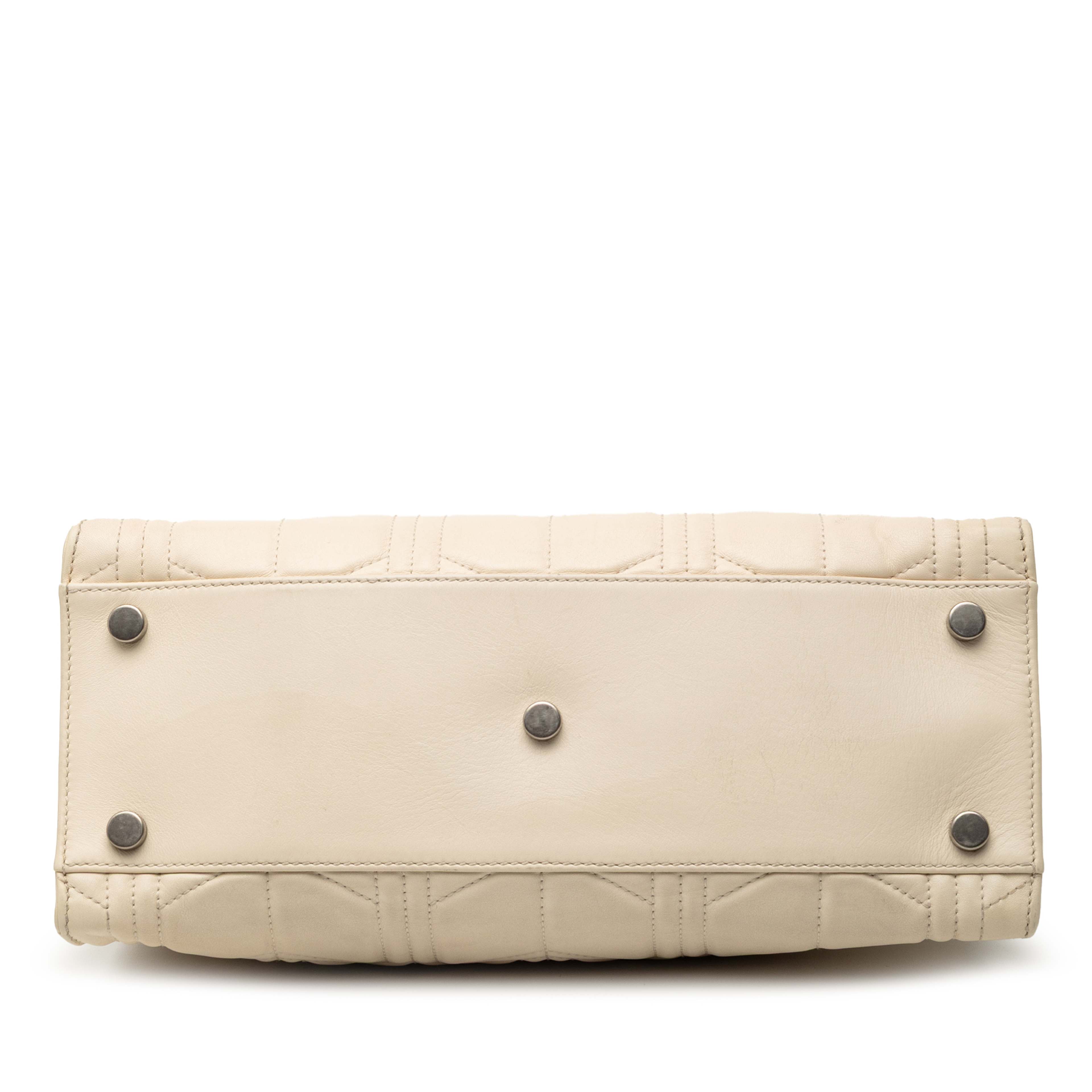 Gucci Quilted Leather Dionysus Web Satchel, från Luxclusif, i färgen ivory. Klicka för att öppna bilden i stort format