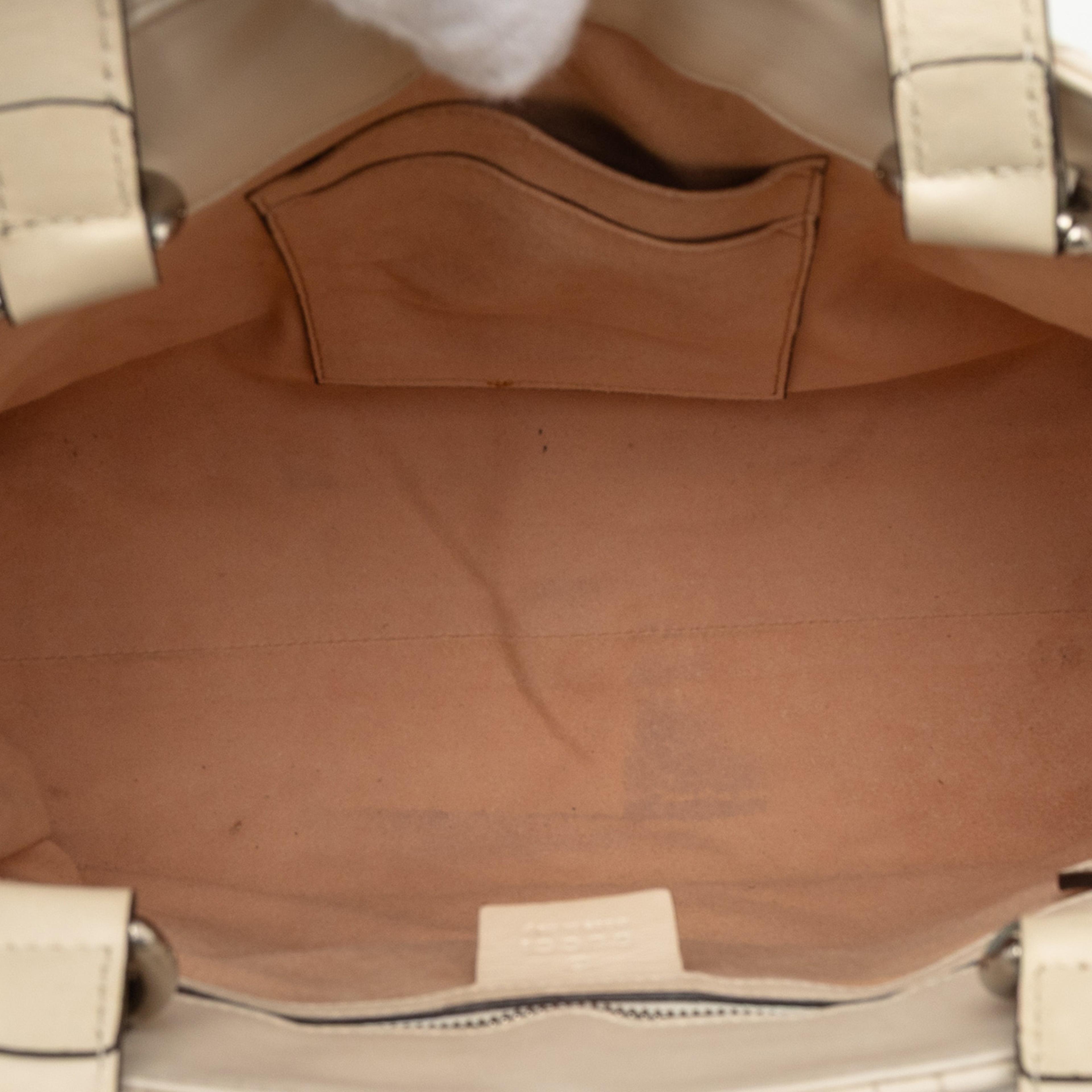 Gucci Quilted Leather Dionysus Web Satchel, från Luxclusif, i färgen ivory. Klicka för att öppna bilden i stort format